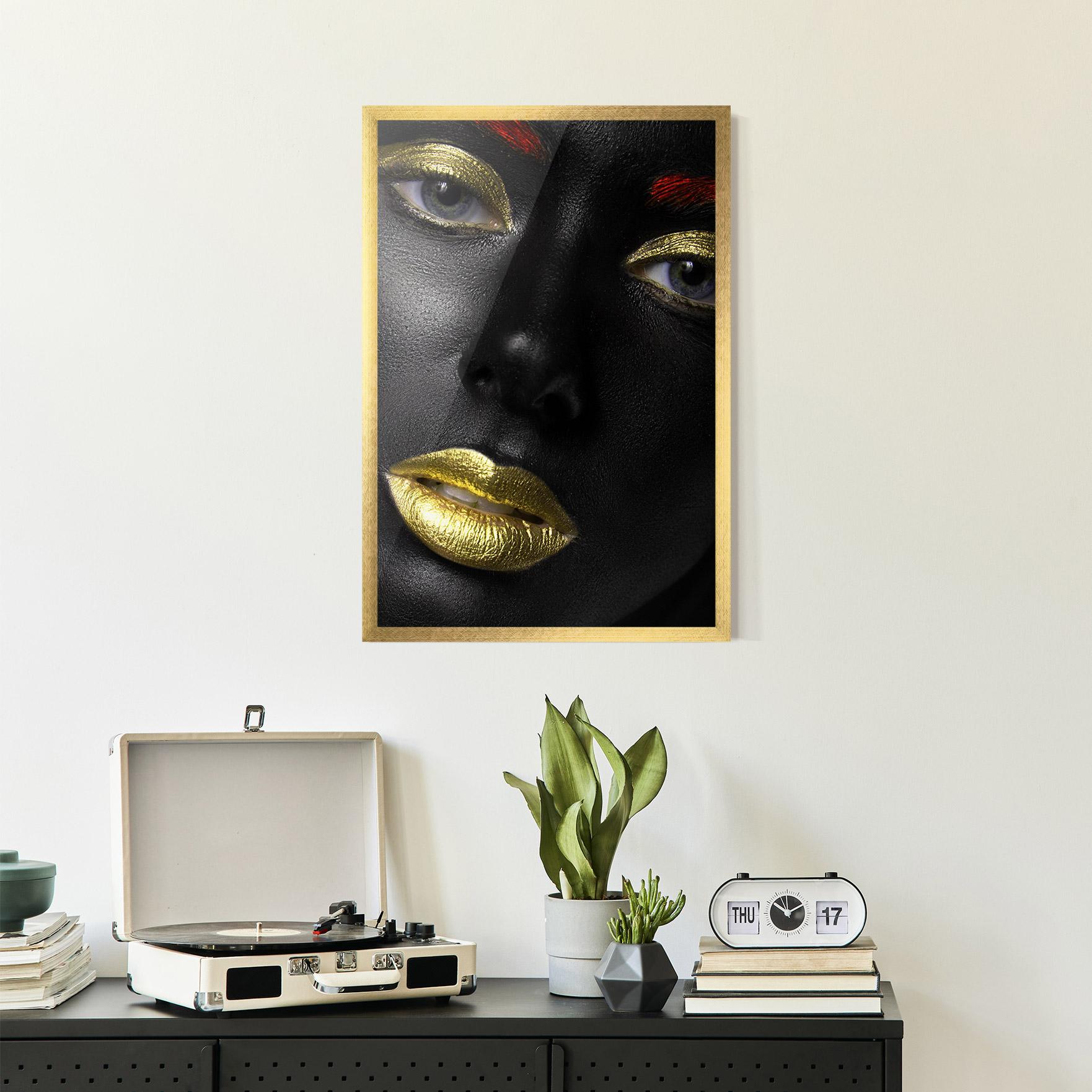 Рамкиран постер Gold Red Lips mockup 2