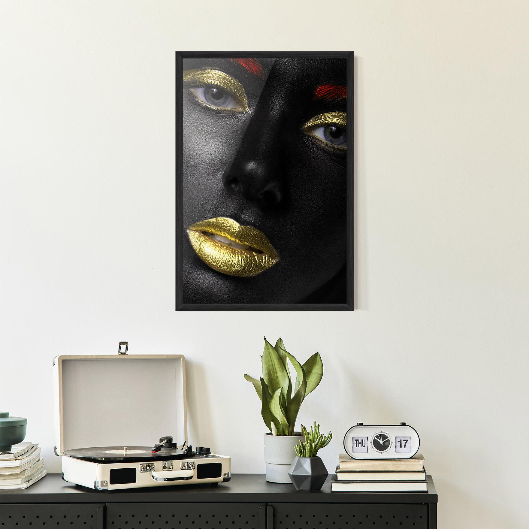 Рамкиран постер Gold Red Lips mockup 2