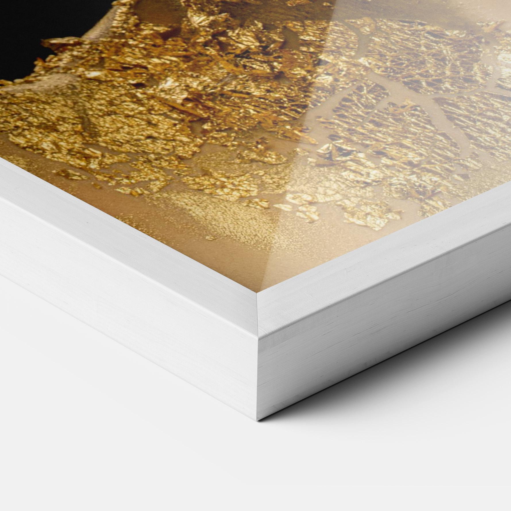 Рамкиран постер Festive Golden Makeup mockup 3