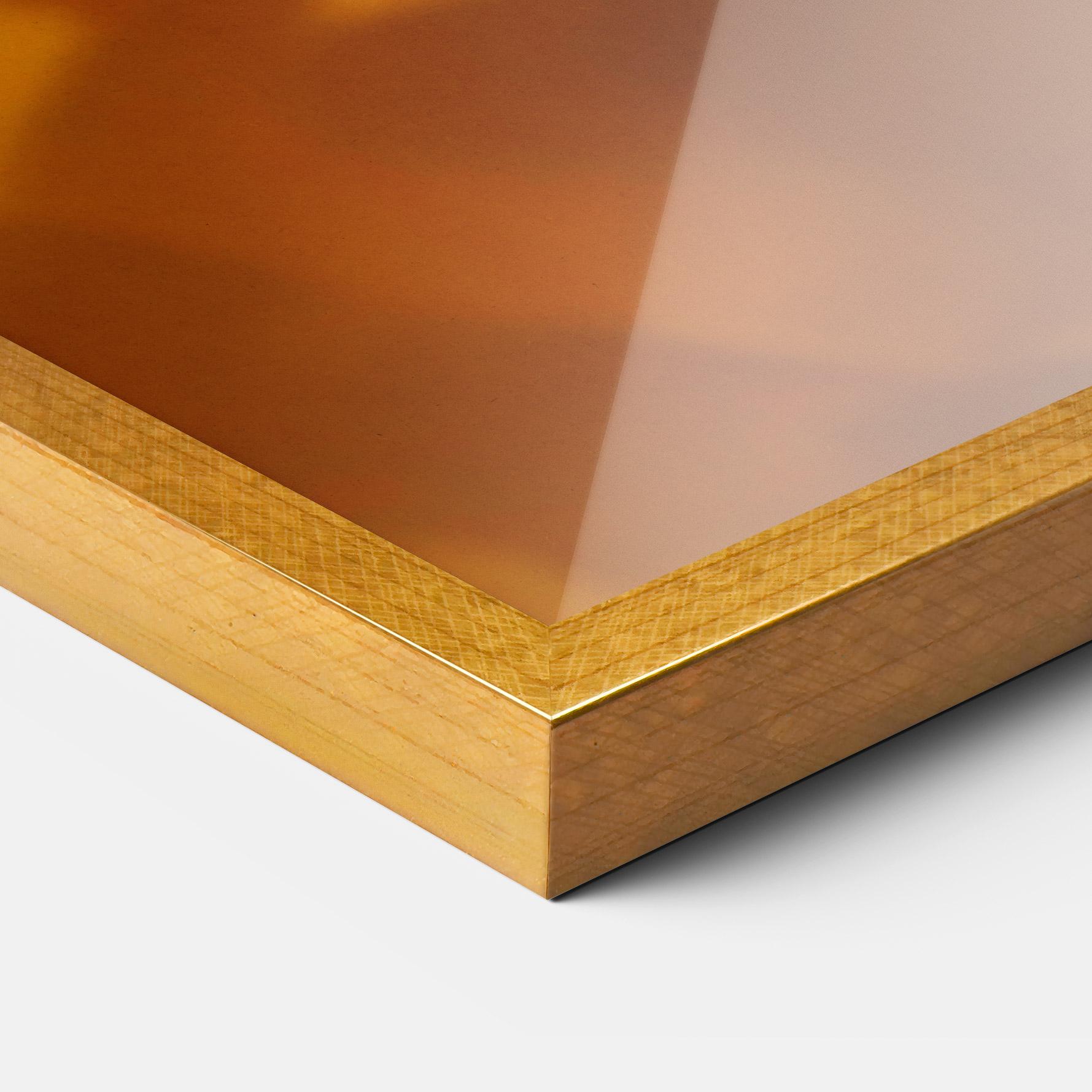 Рамкиран постер Fashion Gold Portrait mockup 3