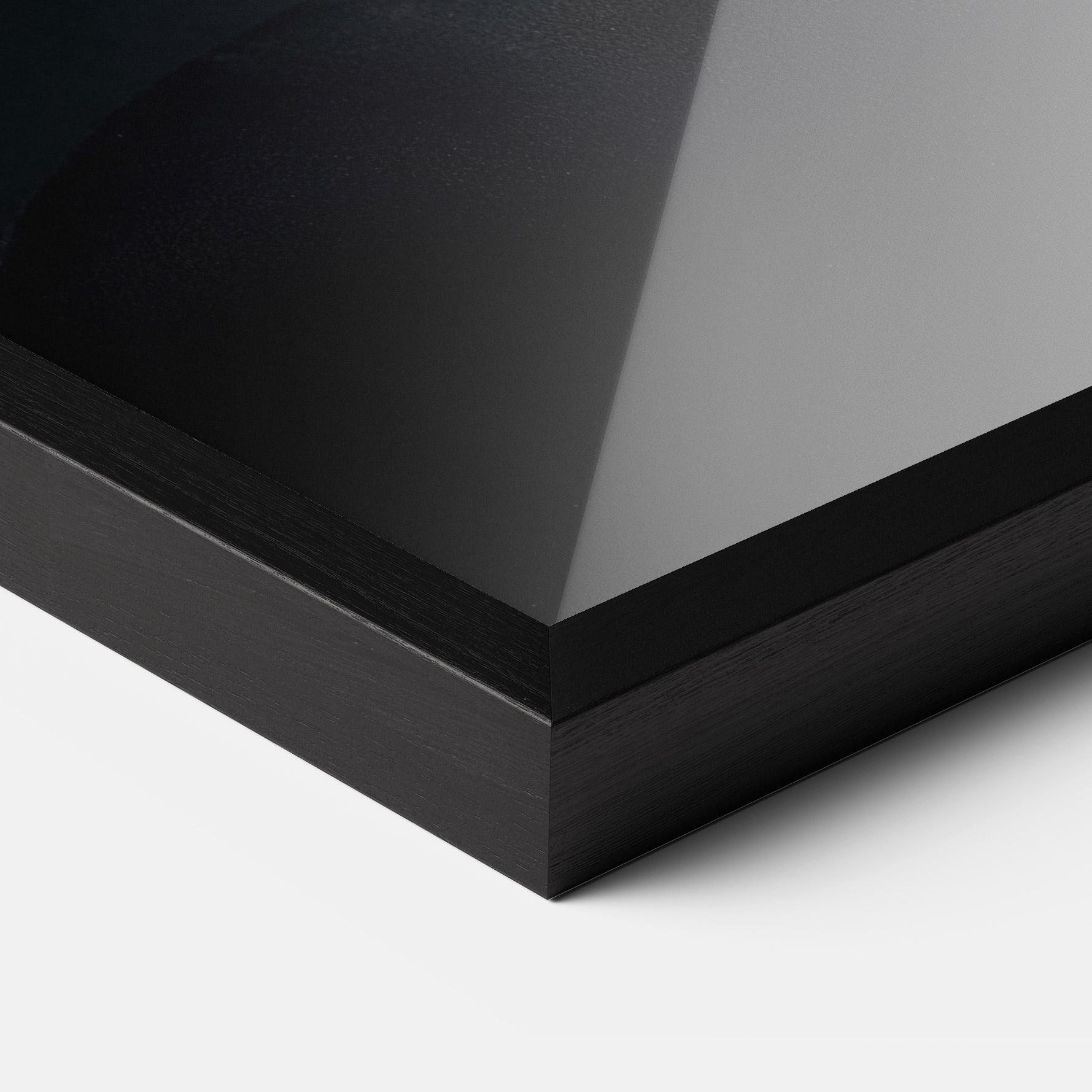 Рамкиран постер Black Gold Skin mockup 3