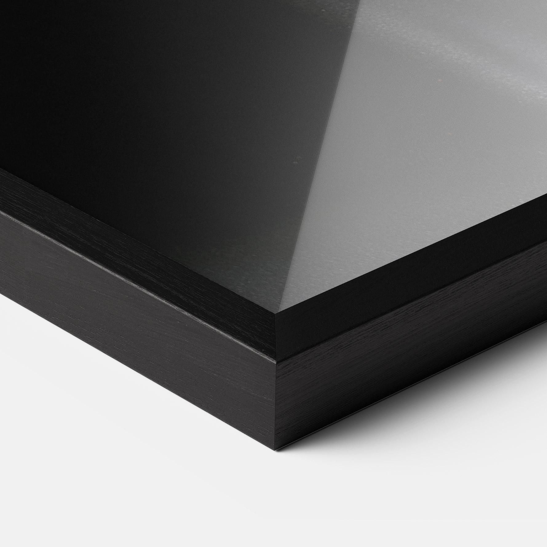 Рамкиран постер Chain Gold Lips mockup 3