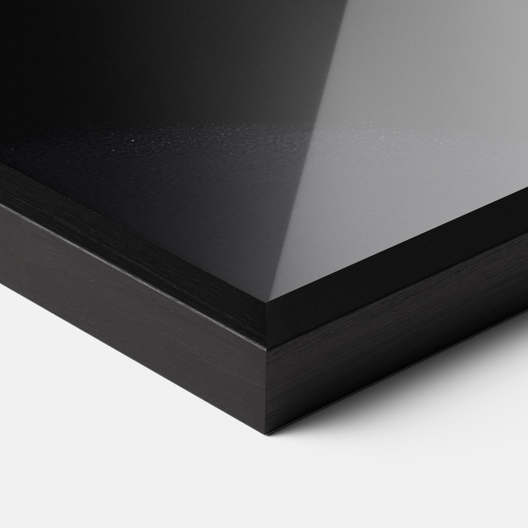 Рамкиран постер Gold Black Paint mockup 3