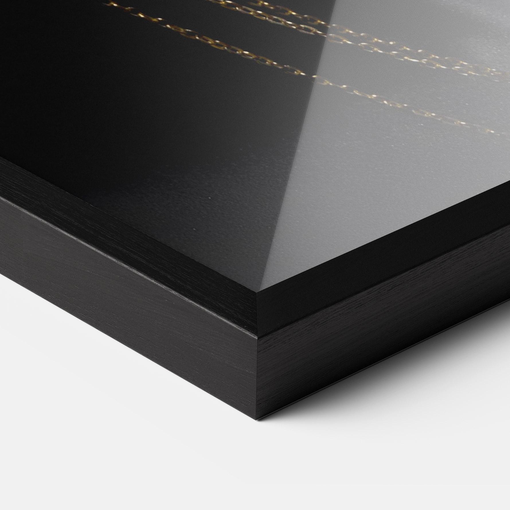 Рамкиран постер Gold Black Skin mockup 3