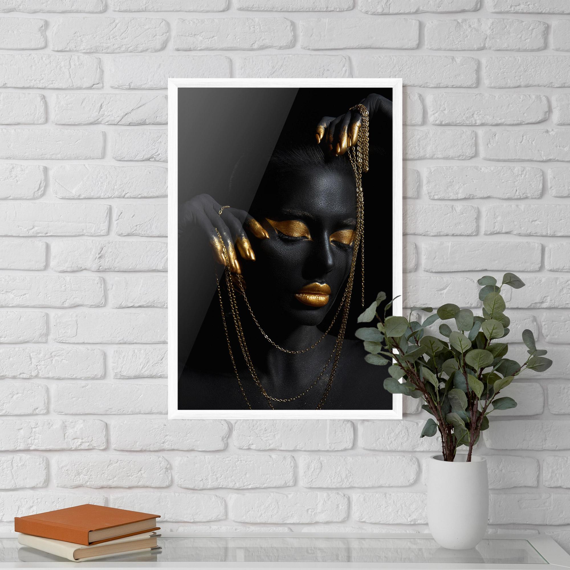 Рамкиран постер Gold Black Skin mockup 5