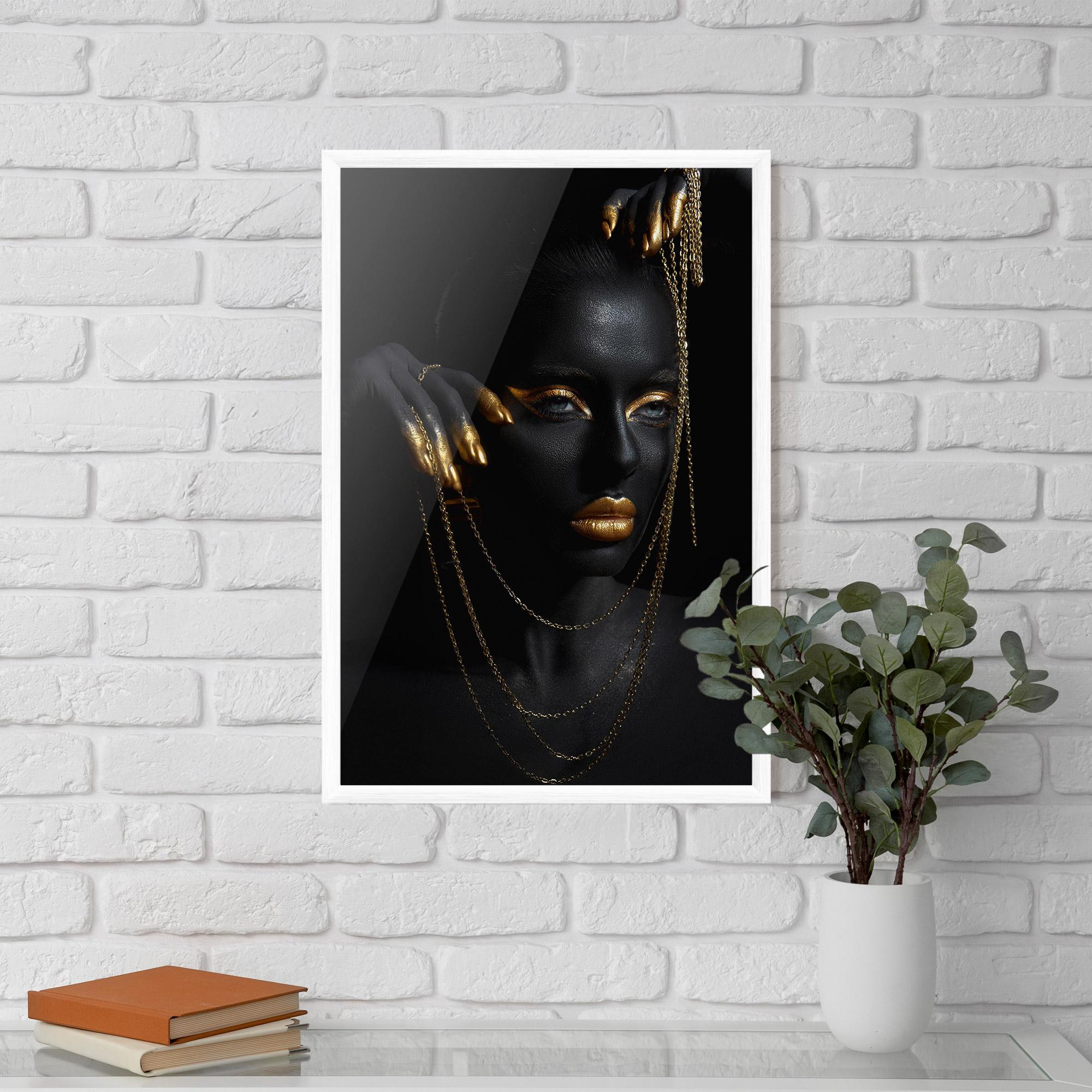 Рамкиран постер Grey Chain Eyes mockup 5