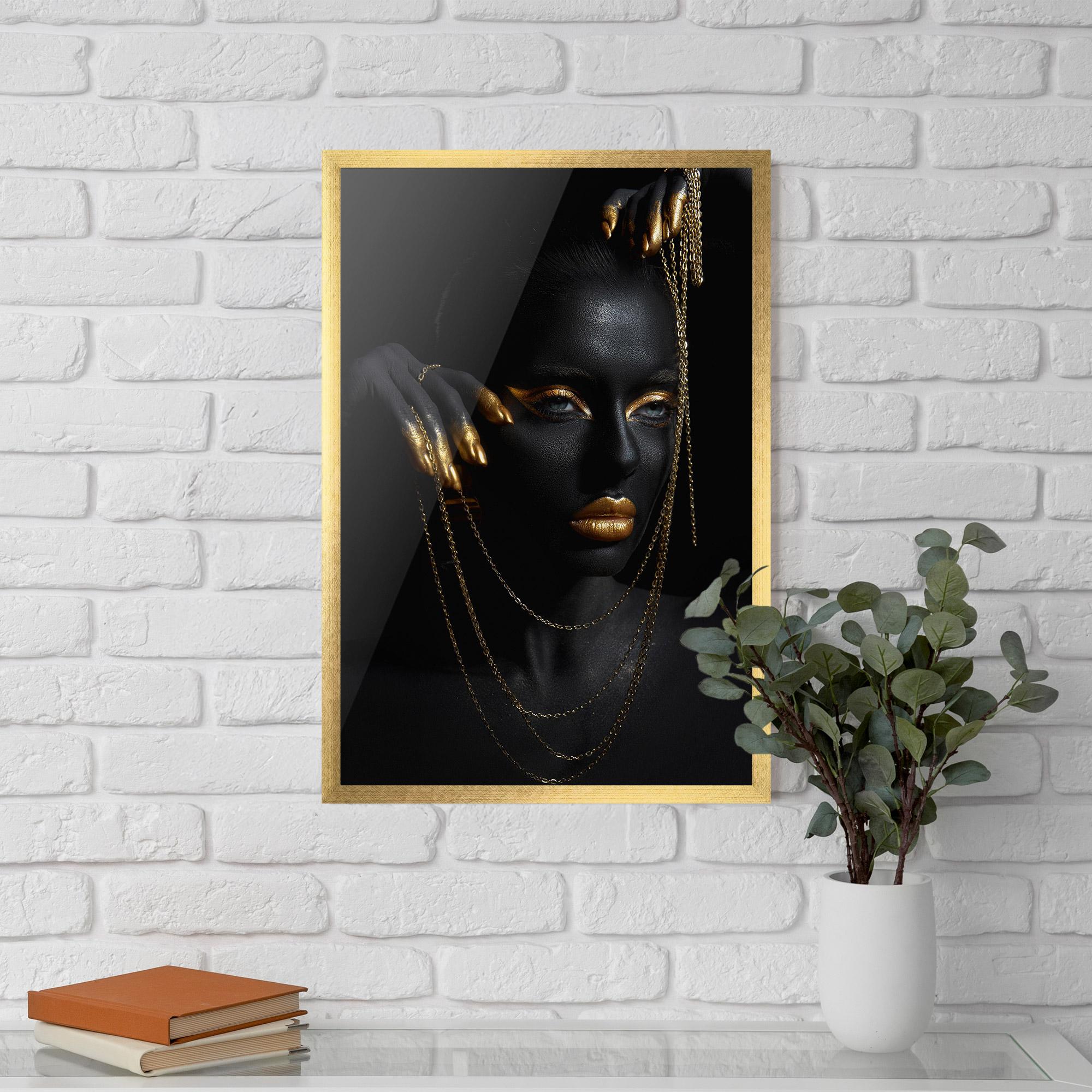 Рамкиран постер Grey Chain Eyes mockup 5