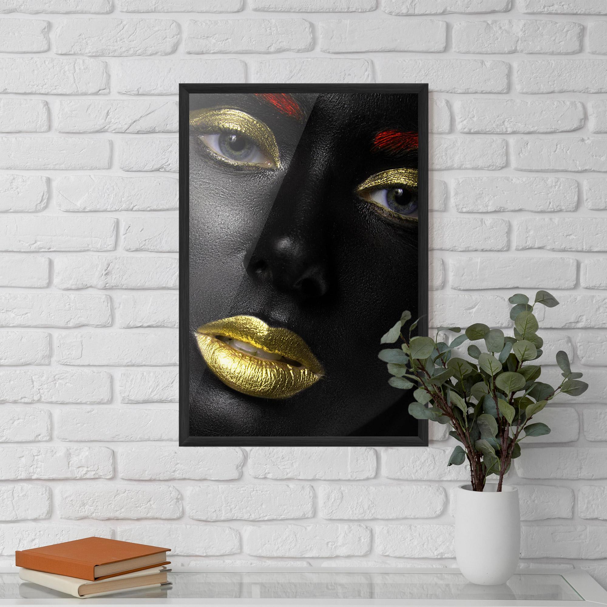 Рамкиран постер Gold Red Lips mockup 5