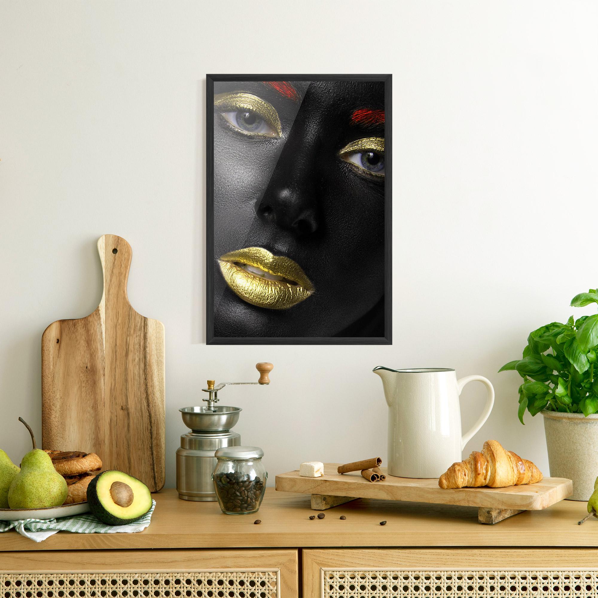 Рамкиран постер Gold Red Lips mockup 8