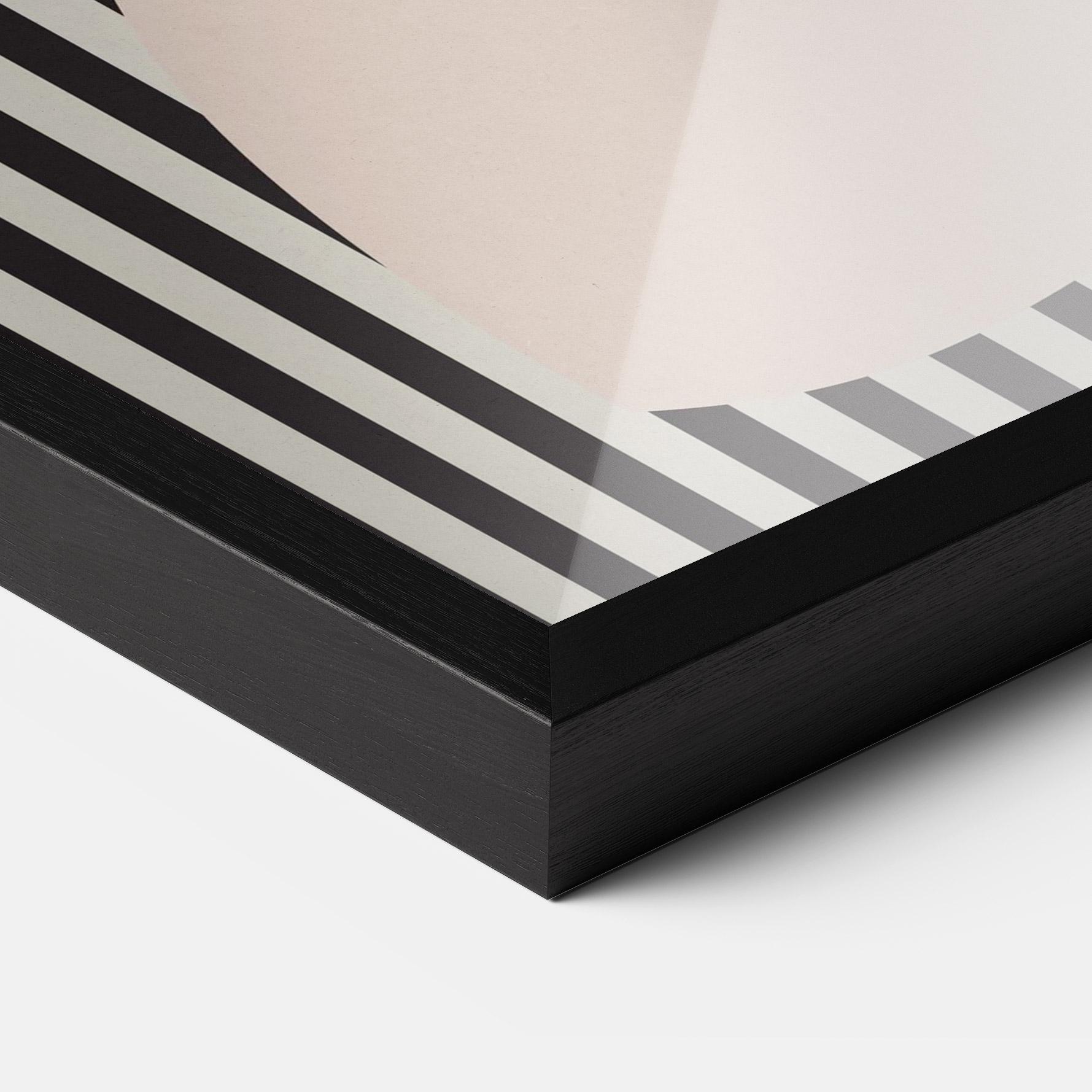 Рамкиран постер Woman Orange Lips mockup 3