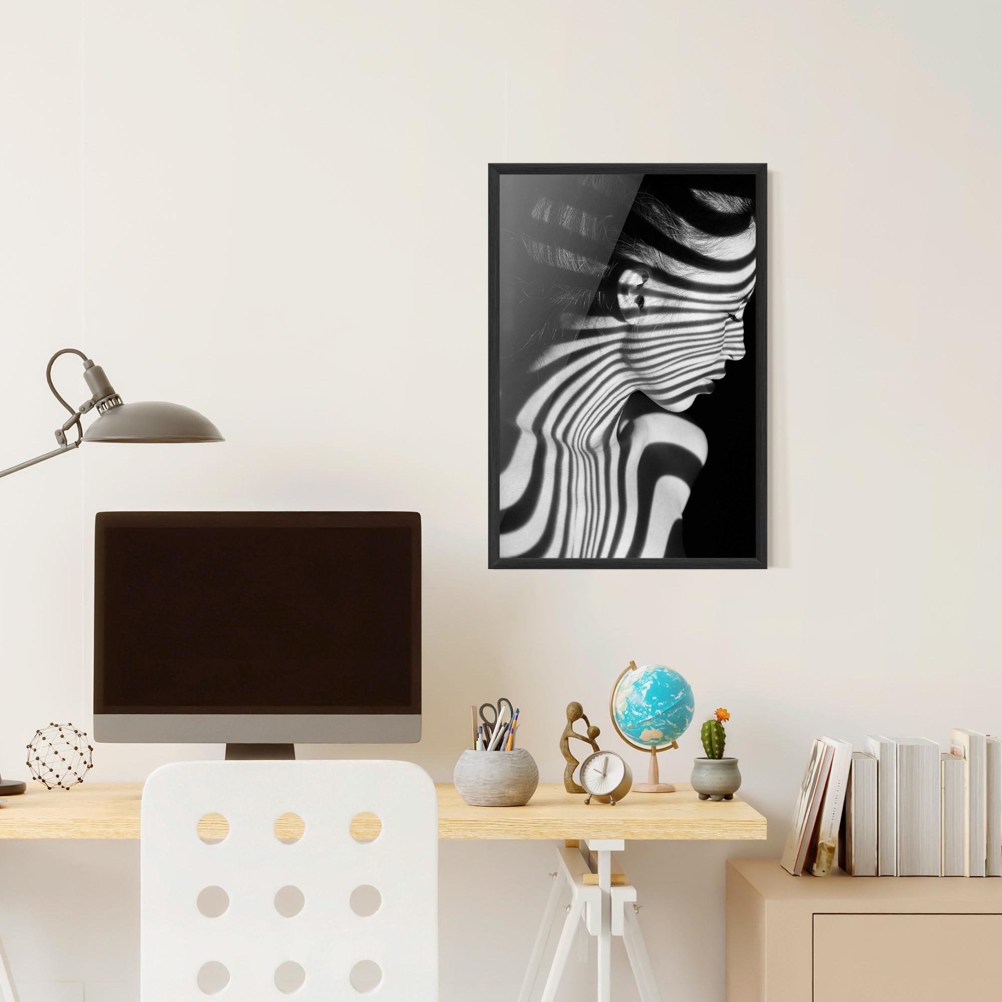 Рамкиран постер Zebra Stripes Woman mockup 6