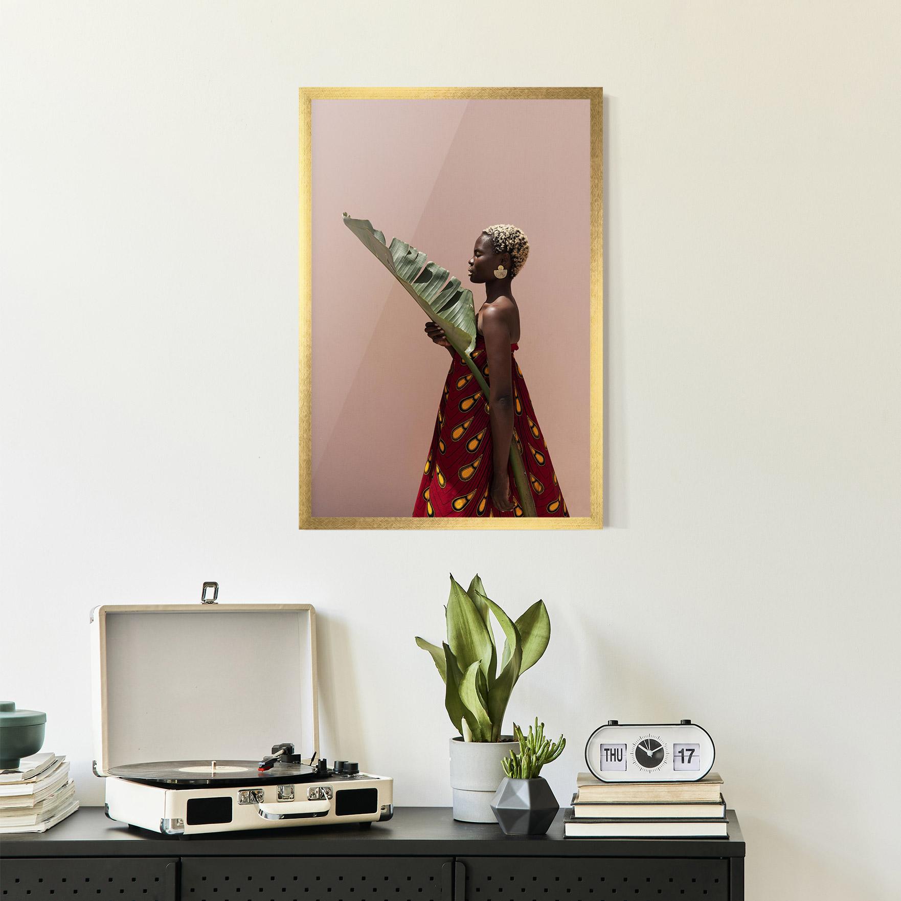 Рамкиран постер Outdoors Fashion mockup 2