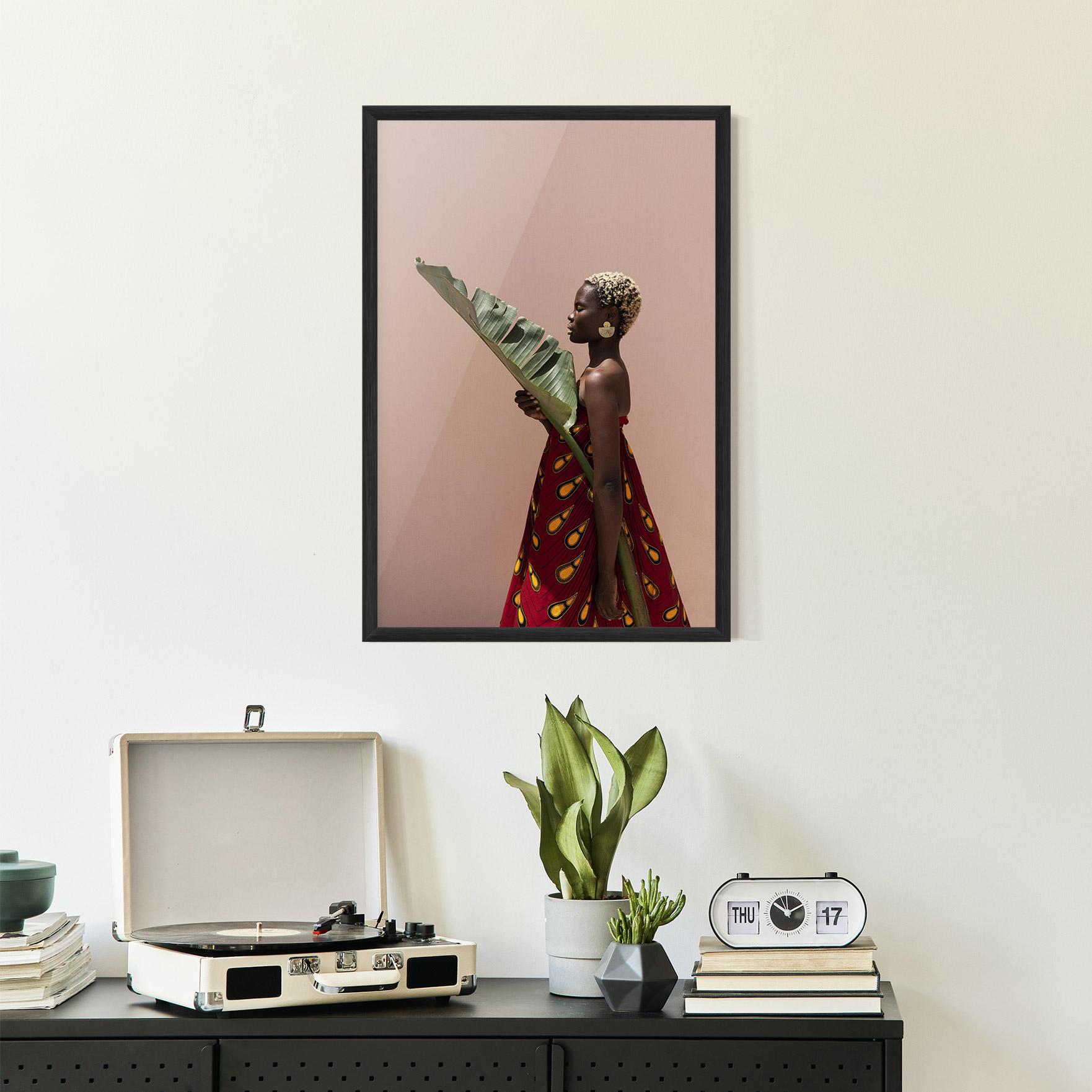 Рамкиран постер Outdoors Fashion mockup 2