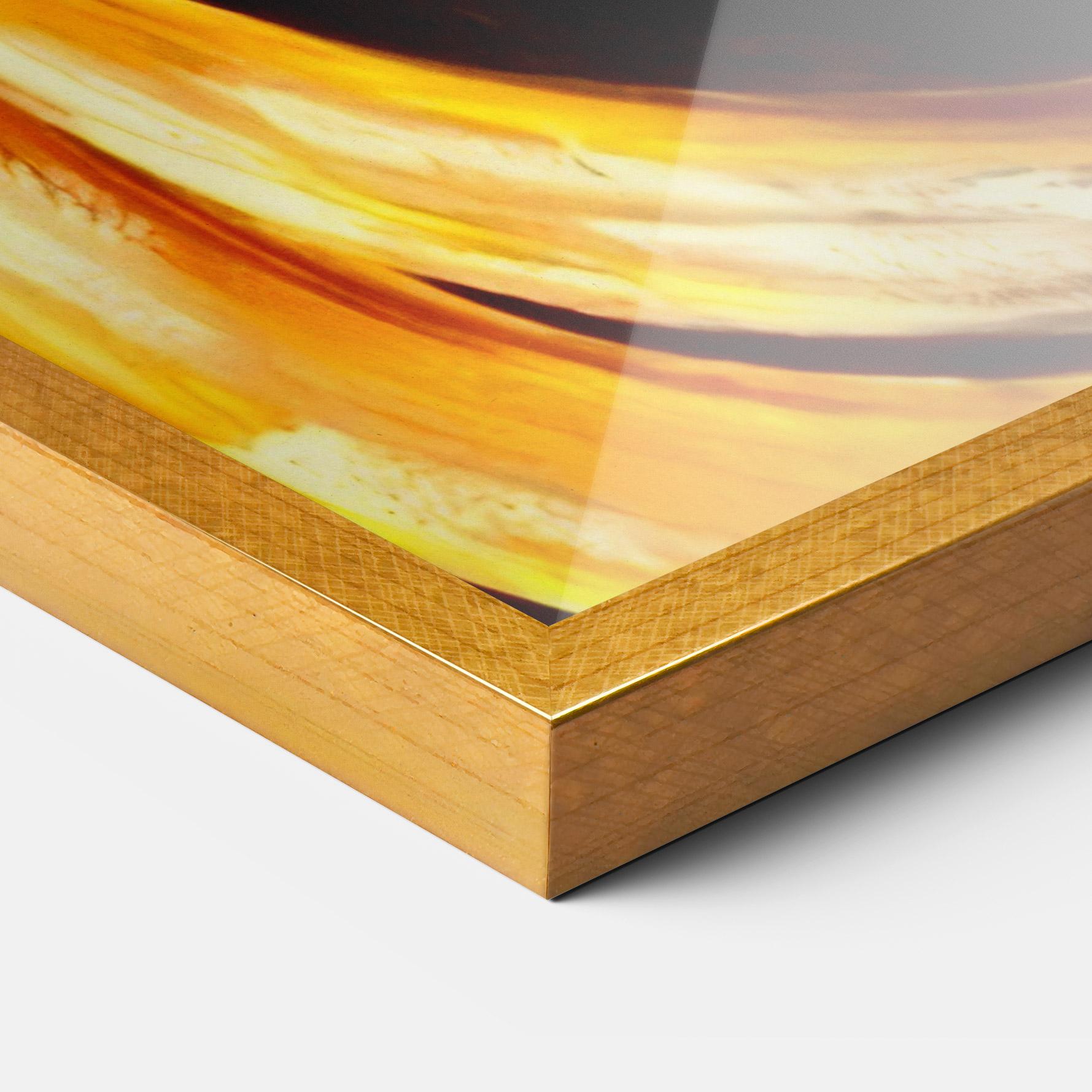 Рамкиран постер Golden African Women mockup 3