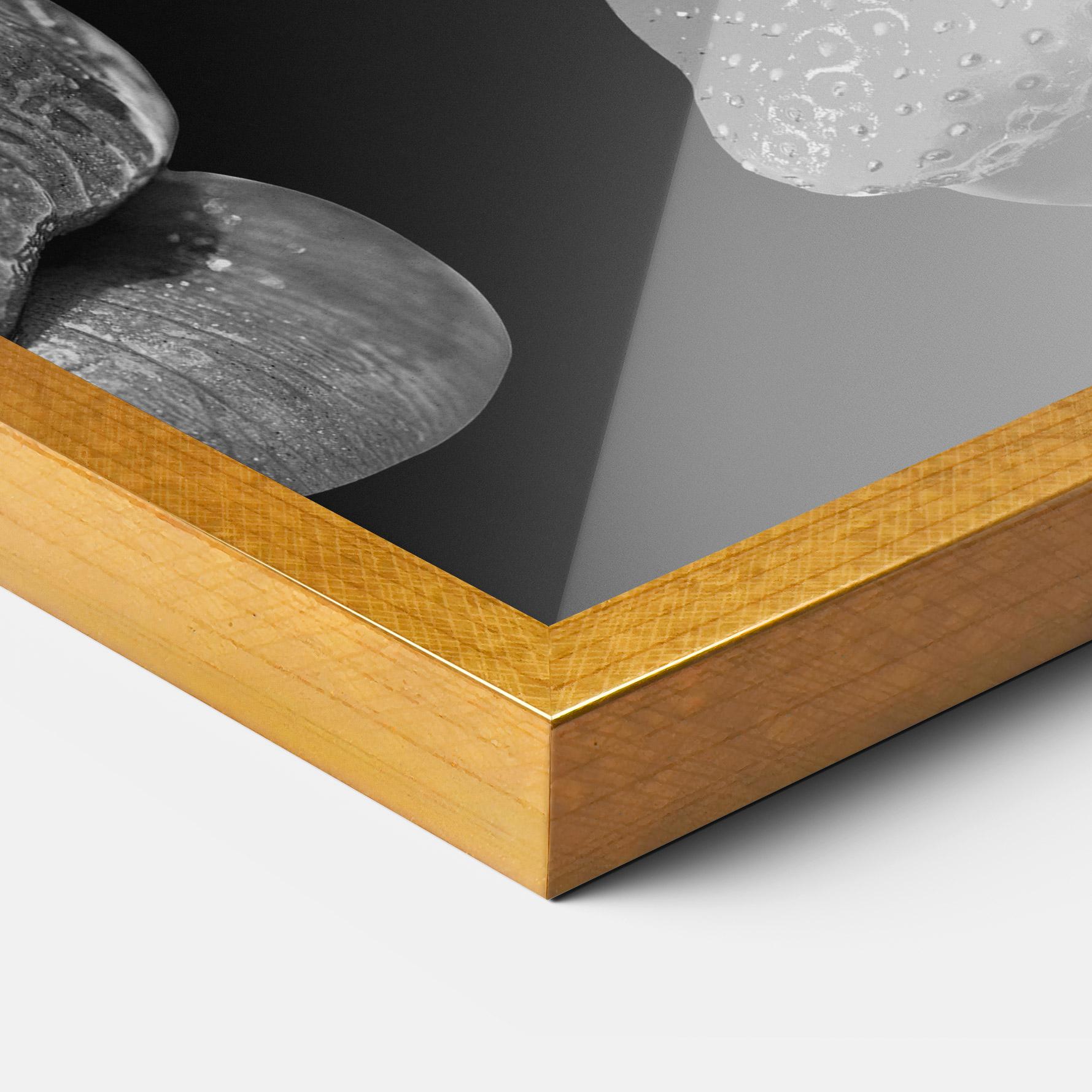 Рамкиран постер Grey Lips Collage mockup 3