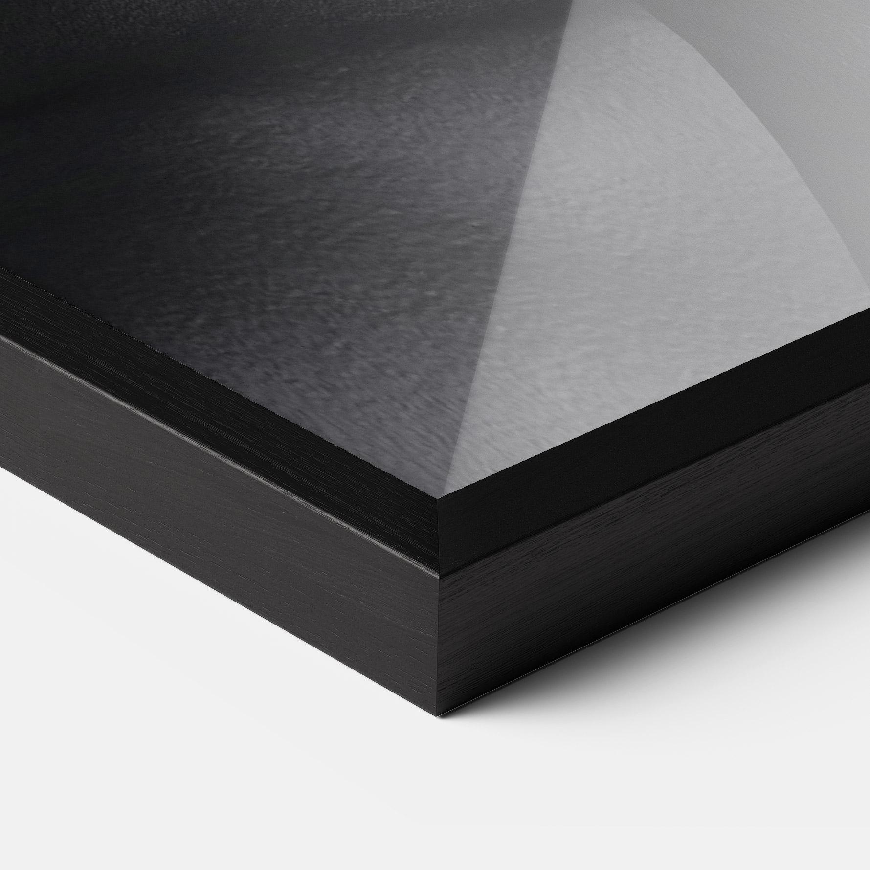 Рамкиран постер Silence Lips Portrait mockup 3