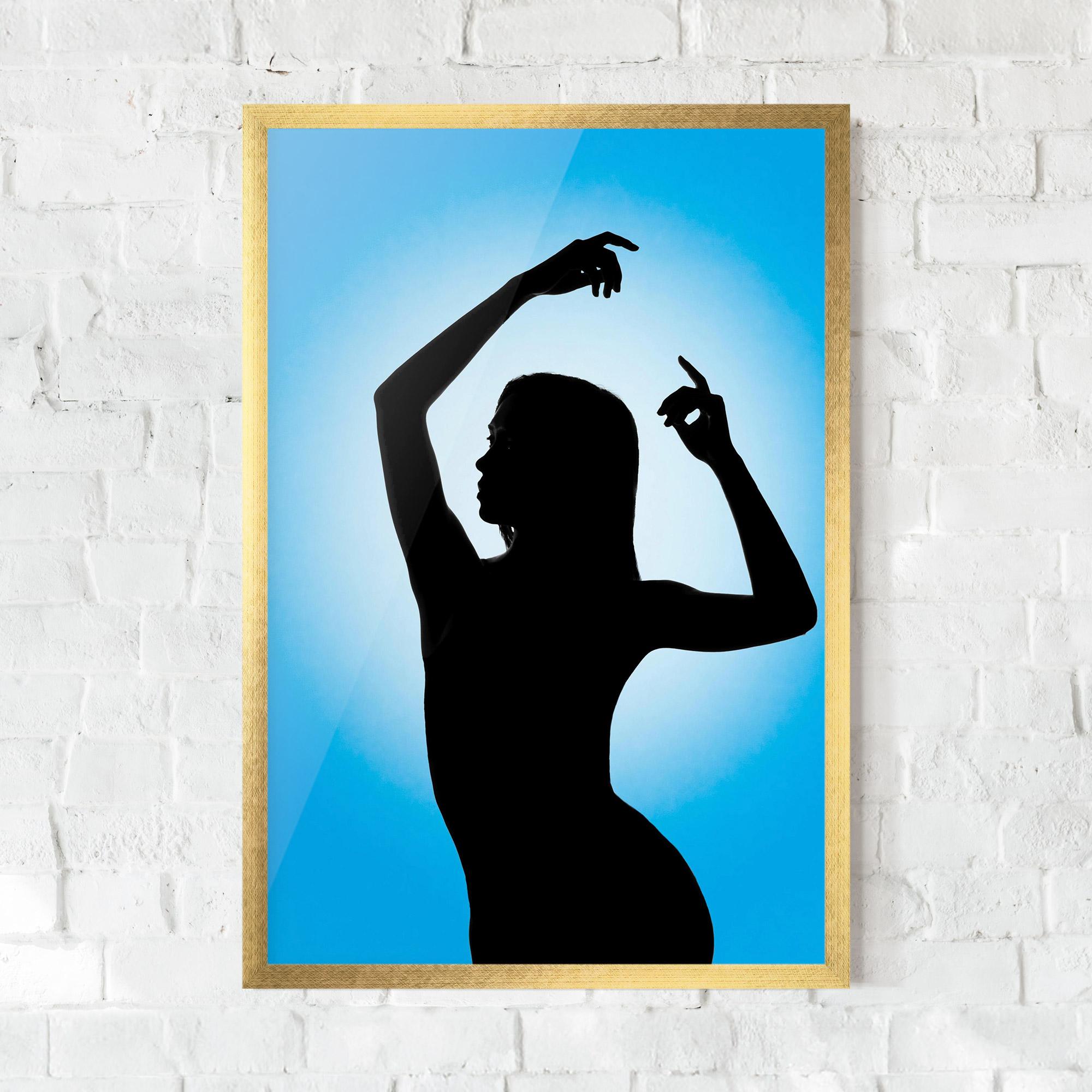 Рамкиран постер Blue Background mockup 0