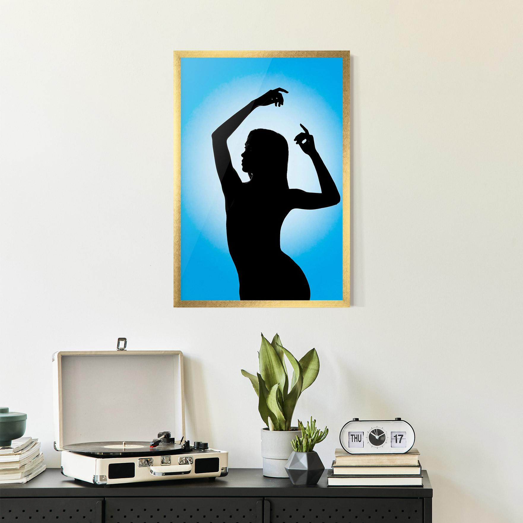 Рамкиран постер Blue Background mockup 2