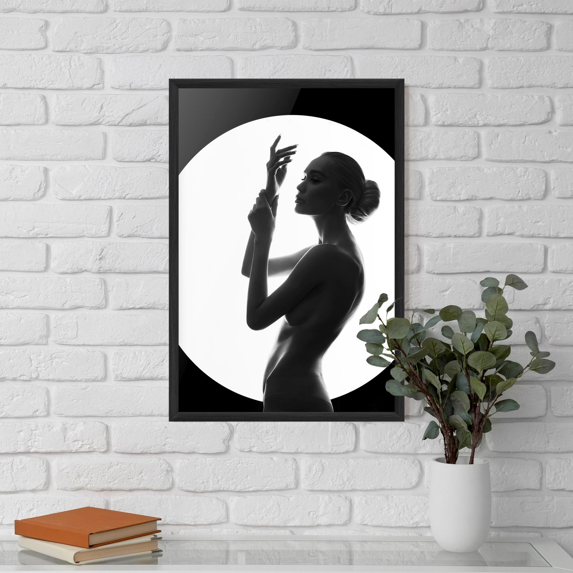 Рамкиран постер Body Figure mockup 5