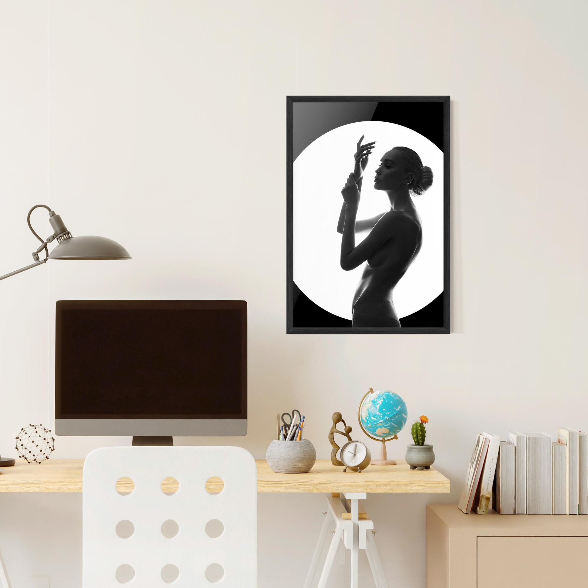 Рамкиран постер Body Figure mockup 6