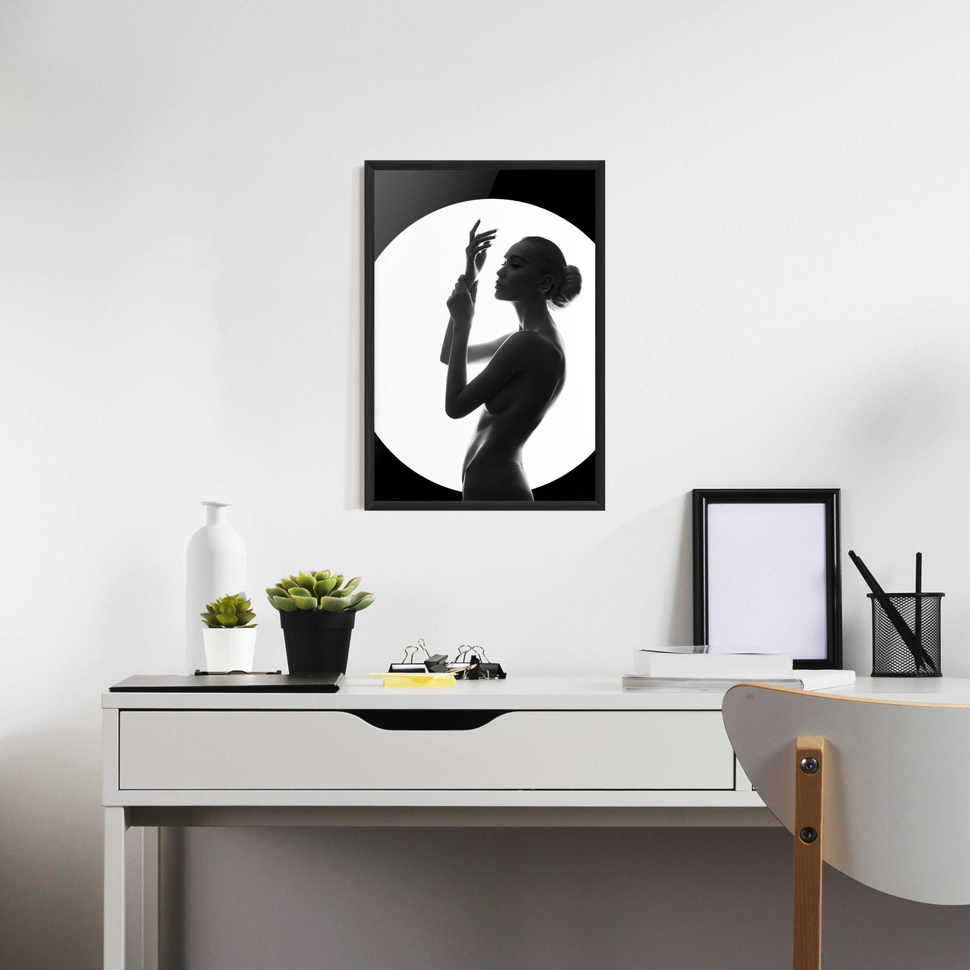 Рамкиран постер Body Figure mockup 7