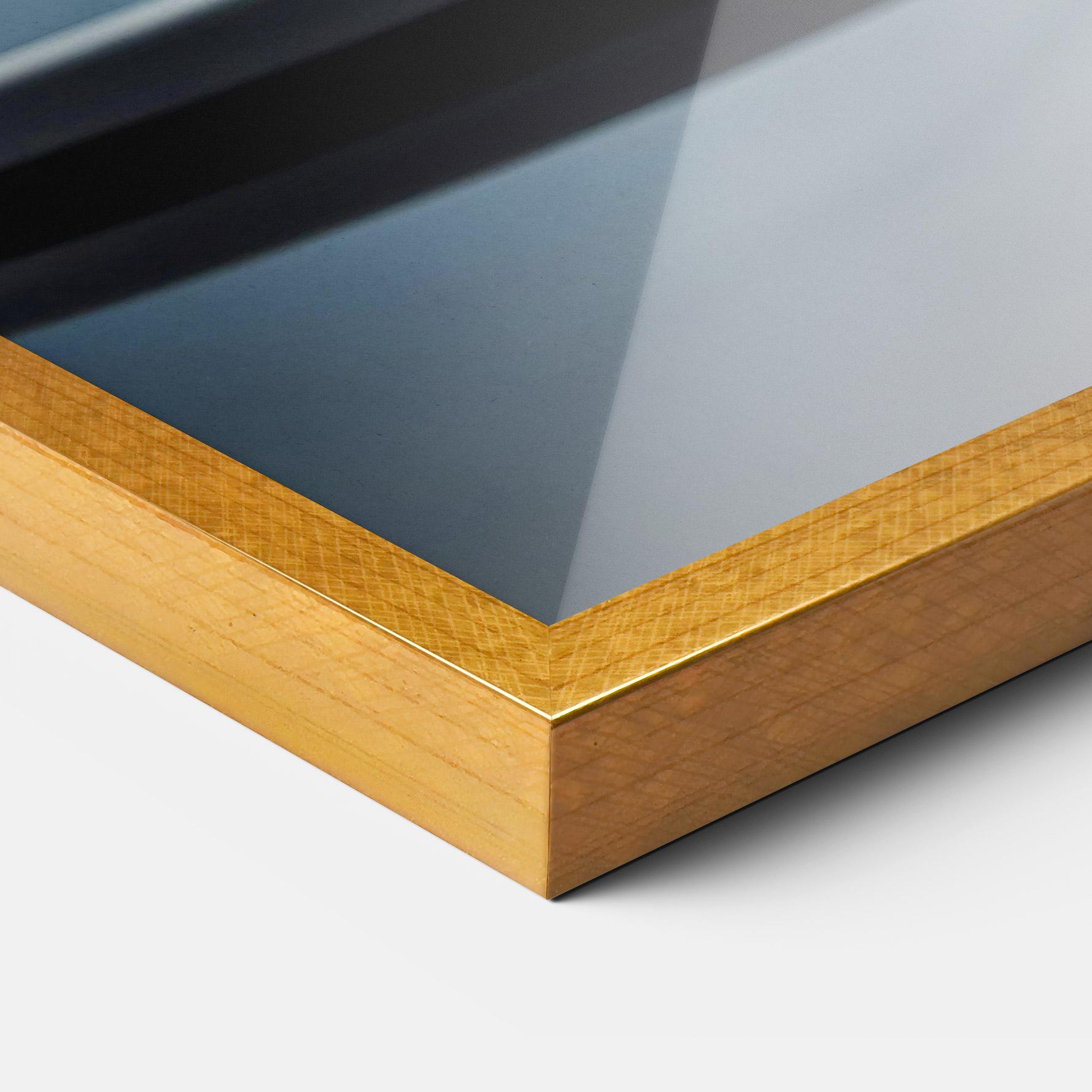 Рамкиран постер Beauty Treatment mockup 3