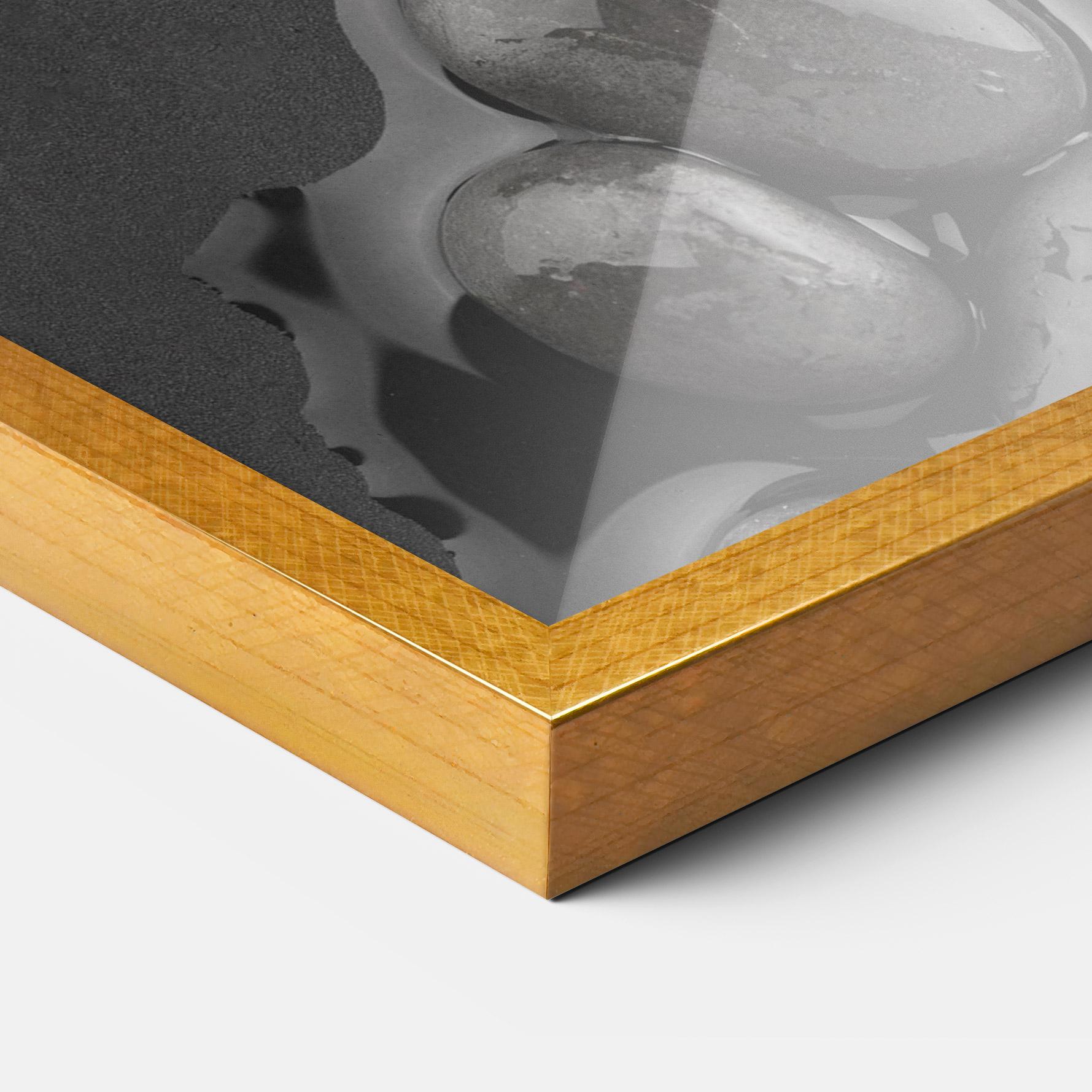 Рамкиран постер Grey Shiny Stones mockup 3