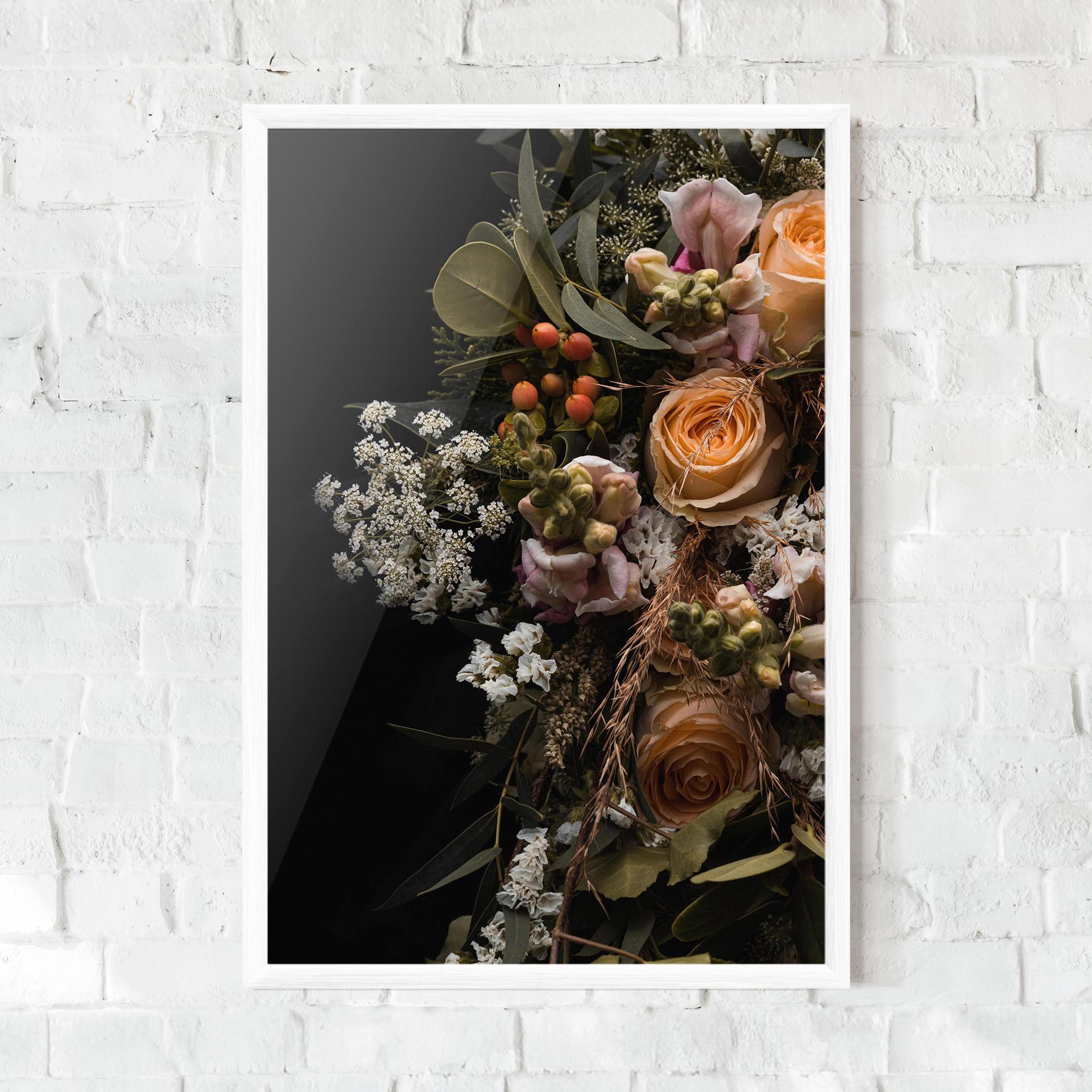 Рамкиран постер Dark Flower Bouquet mockup 0