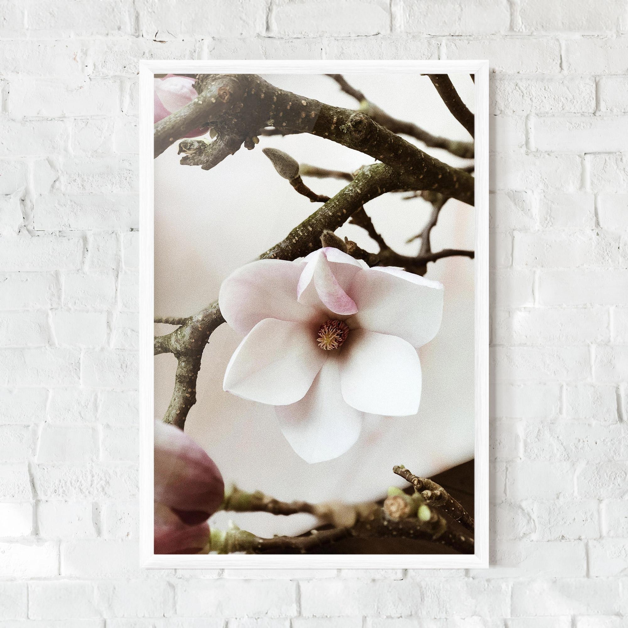 Рамкиран постер White Flower Tree mockup 0