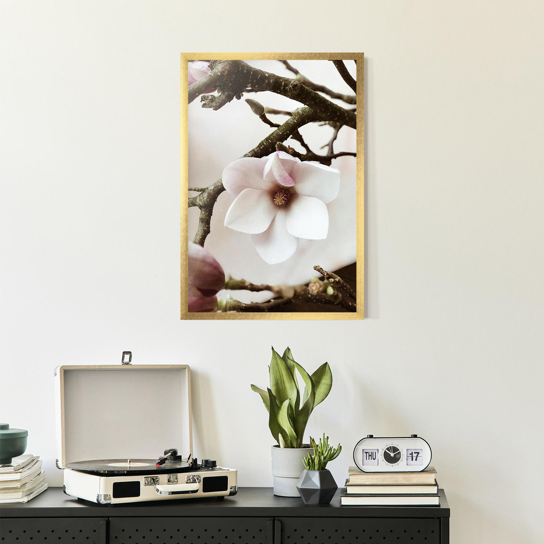 Рамкиран постер White Flower Tree mockup 2