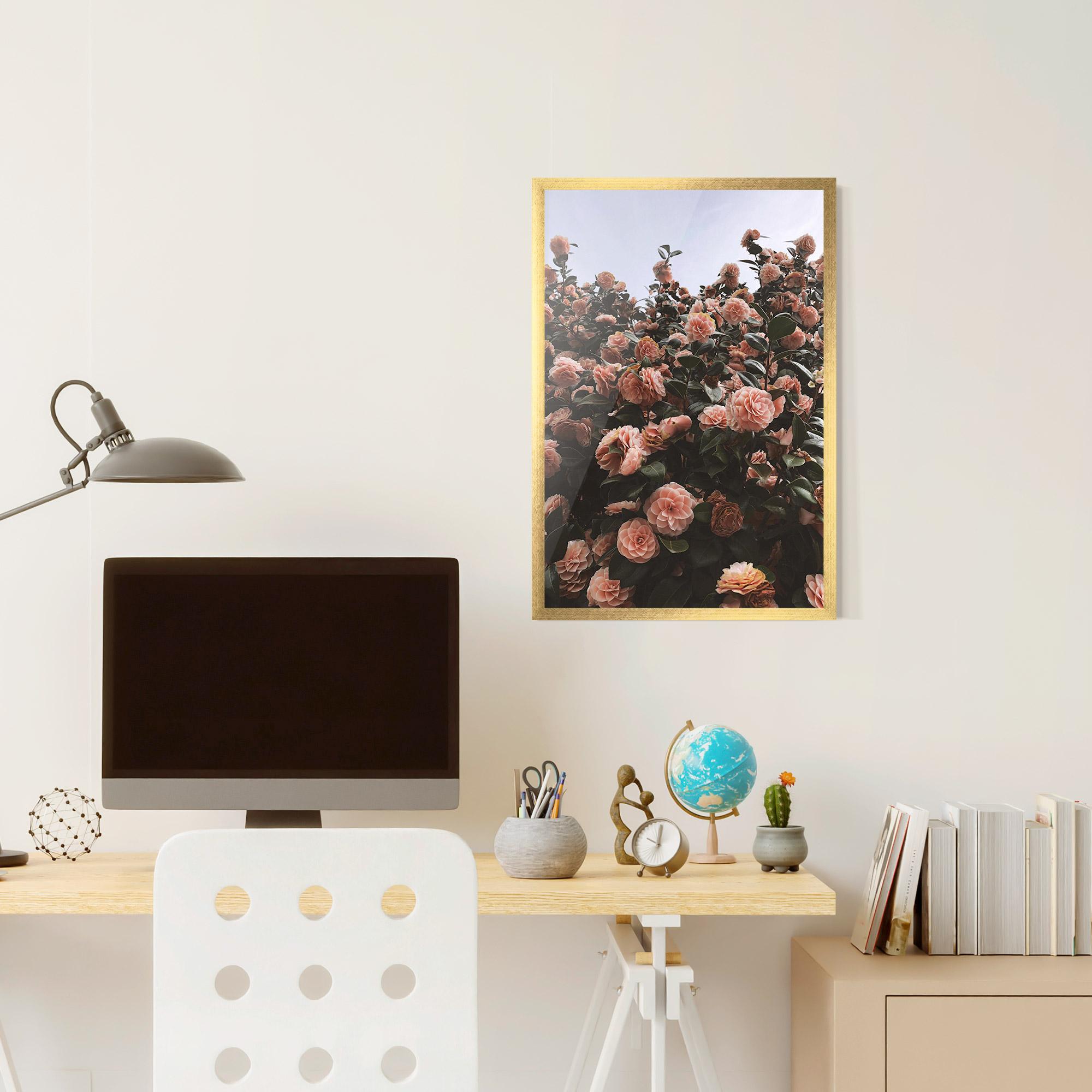 Рамкиран постер Rose Wild Wall mockup 6