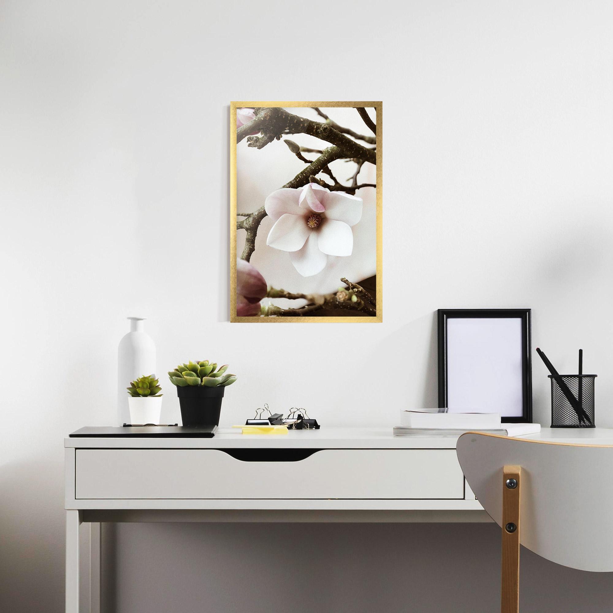 Рамкиран постер White Flower Tree mockup 7