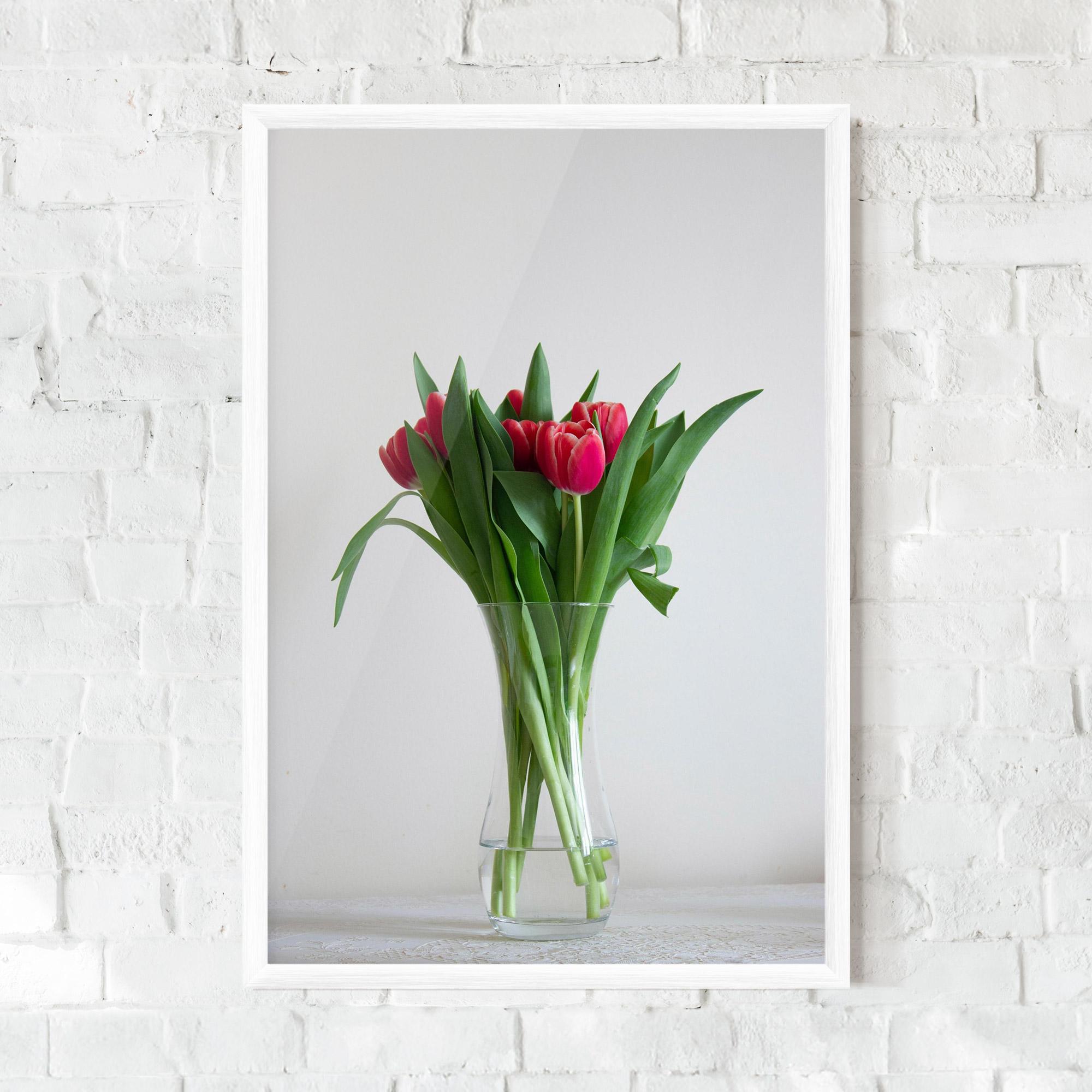 Рамкиран постер Pretty Tulips Vase mockup 0