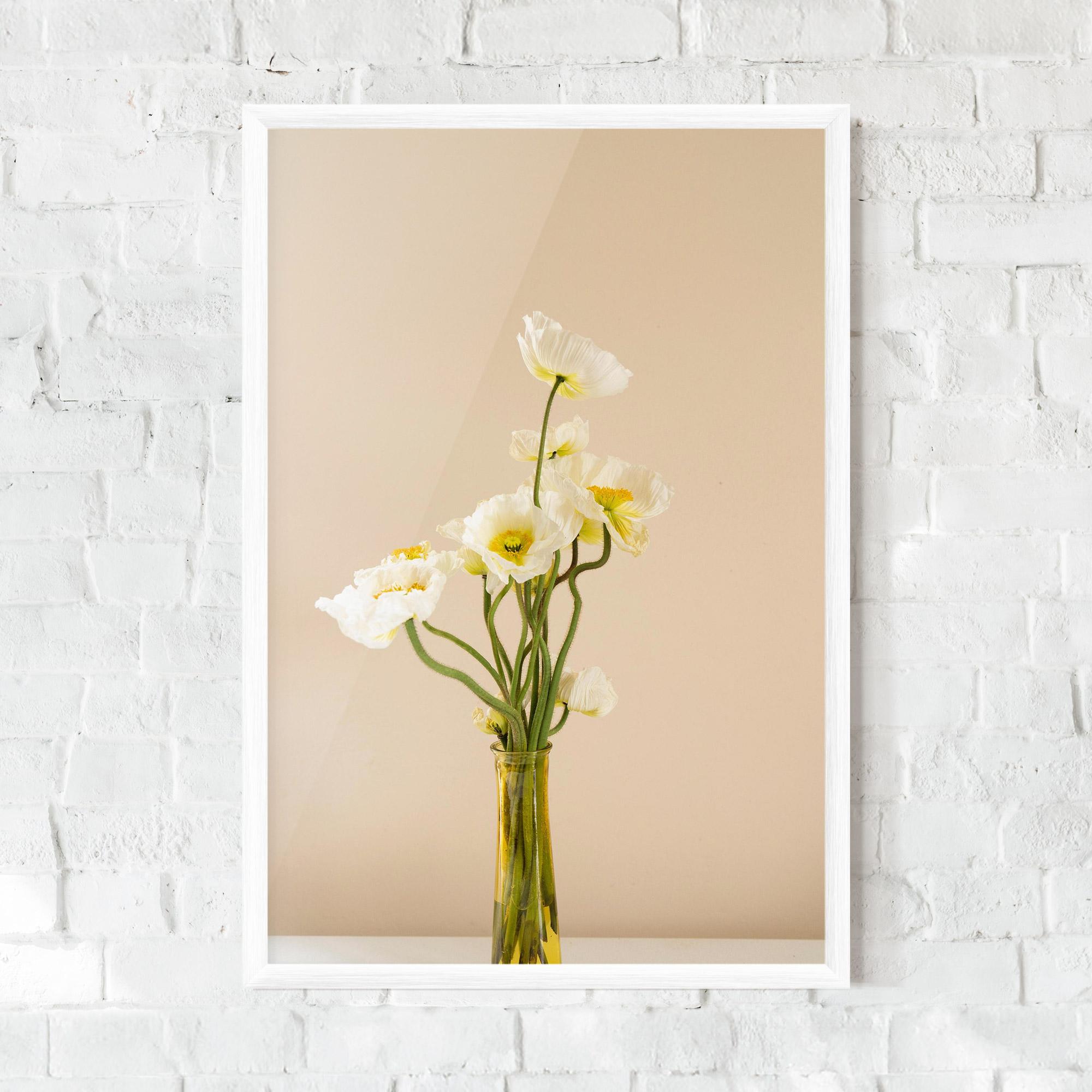 Рамкиран постер Pretty Vase mockup 0