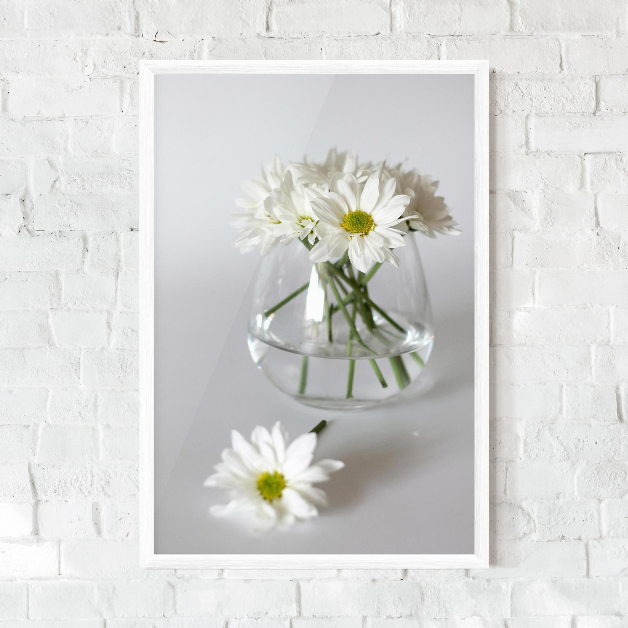 Рамкиран постер Transparent Vase mockup 0