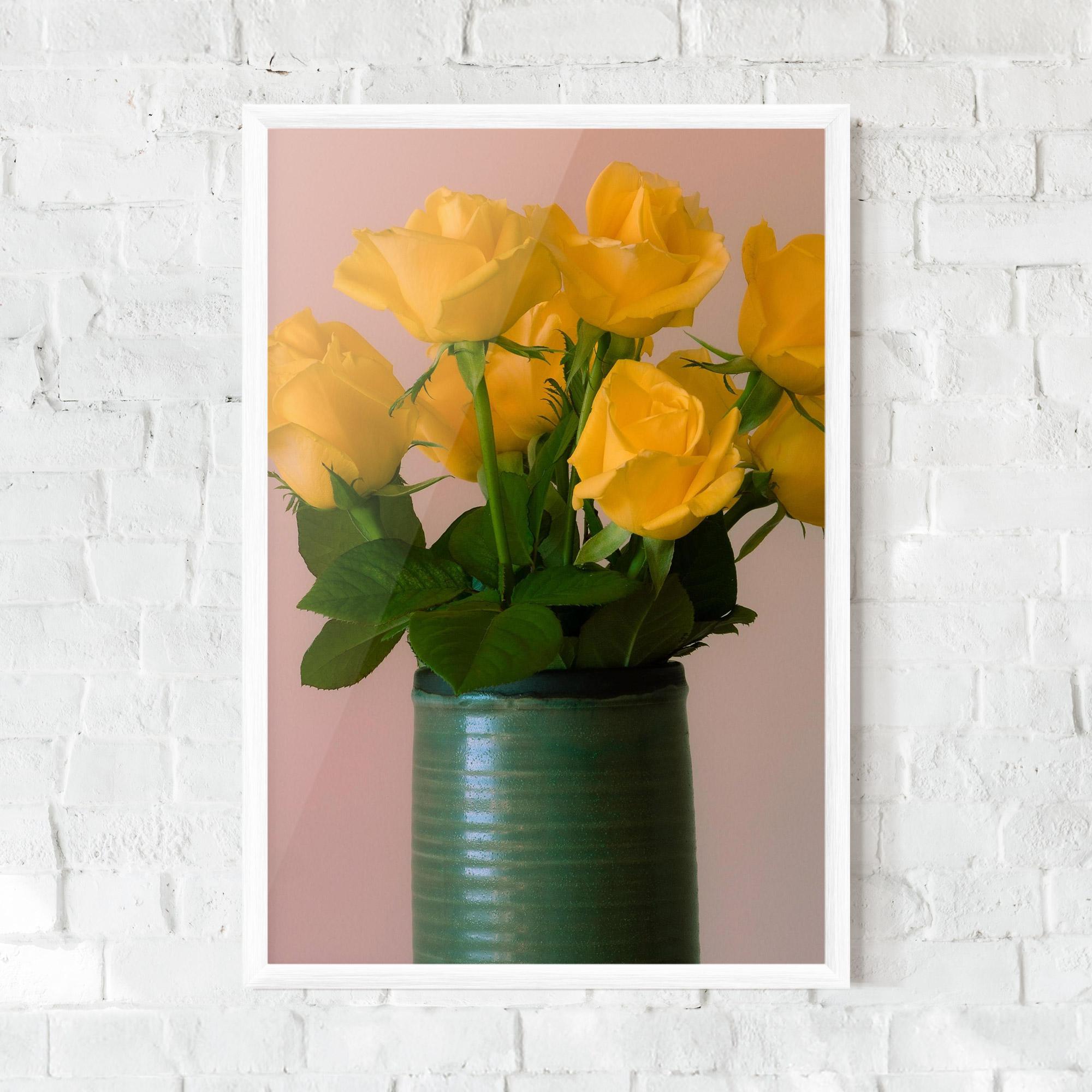 Рамкиран постер Yellow Roses Vase mockup 0