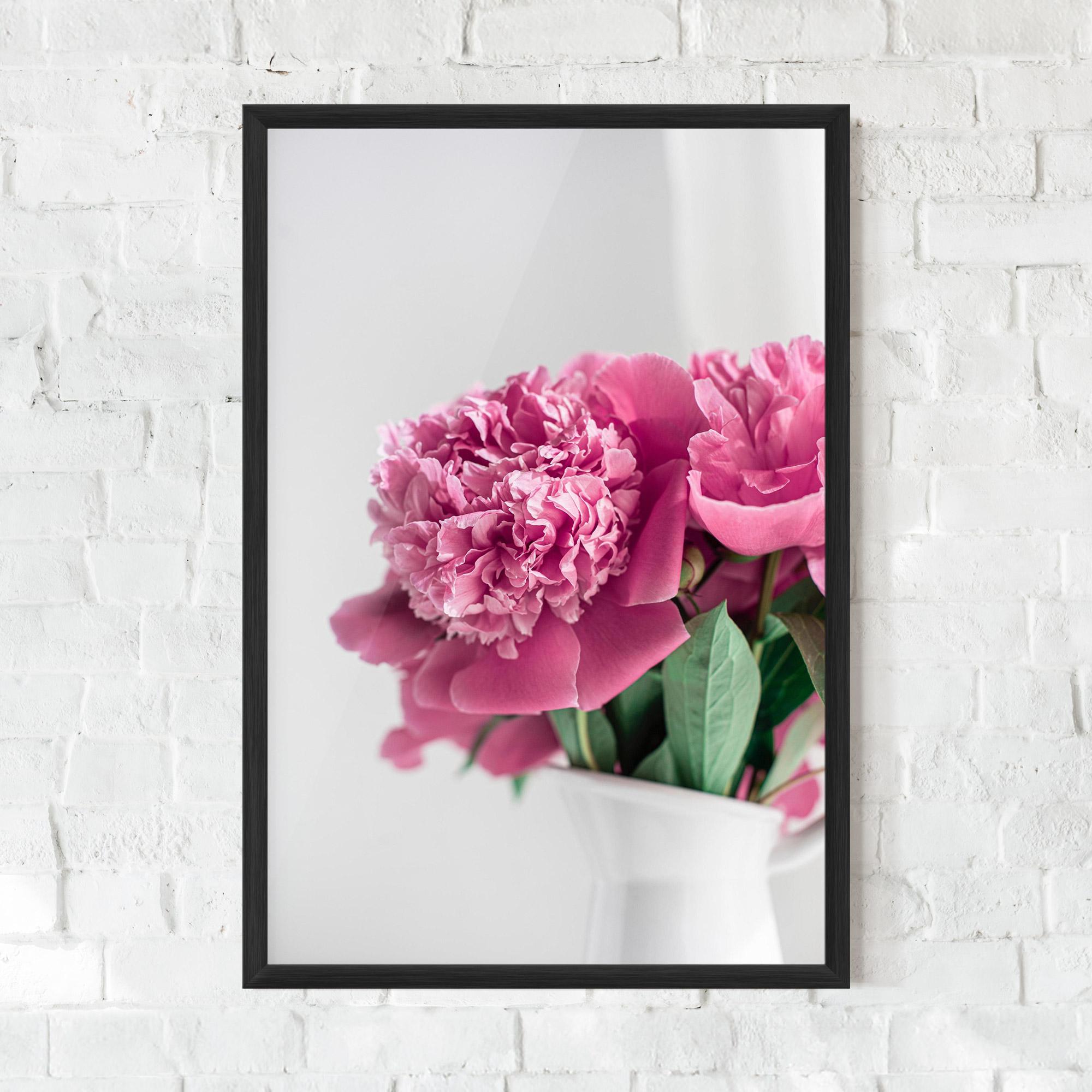 Рамкиран постер White Vase Pink mockup 0