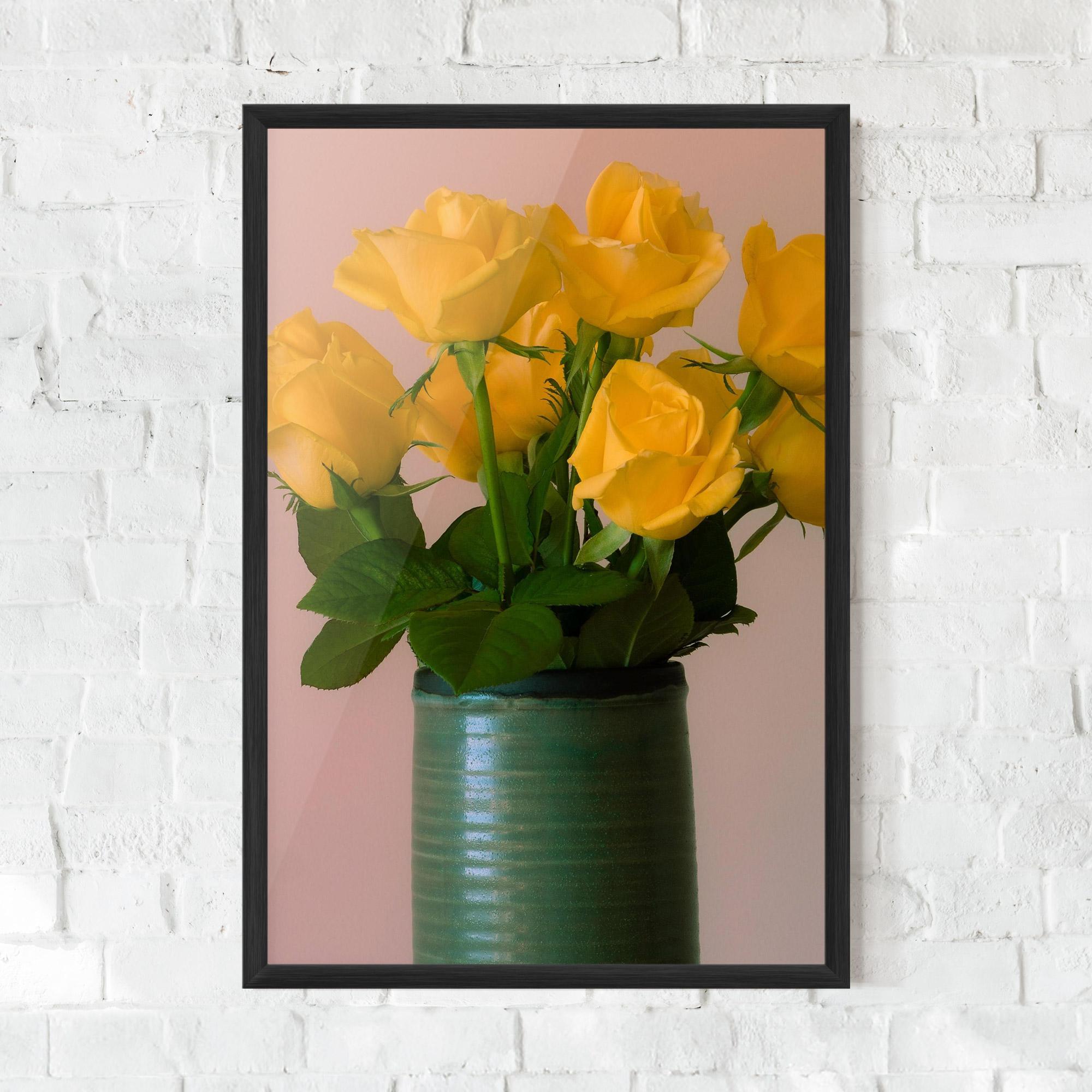 Рамкиран постер Yellow Roses Vase mockup 0
