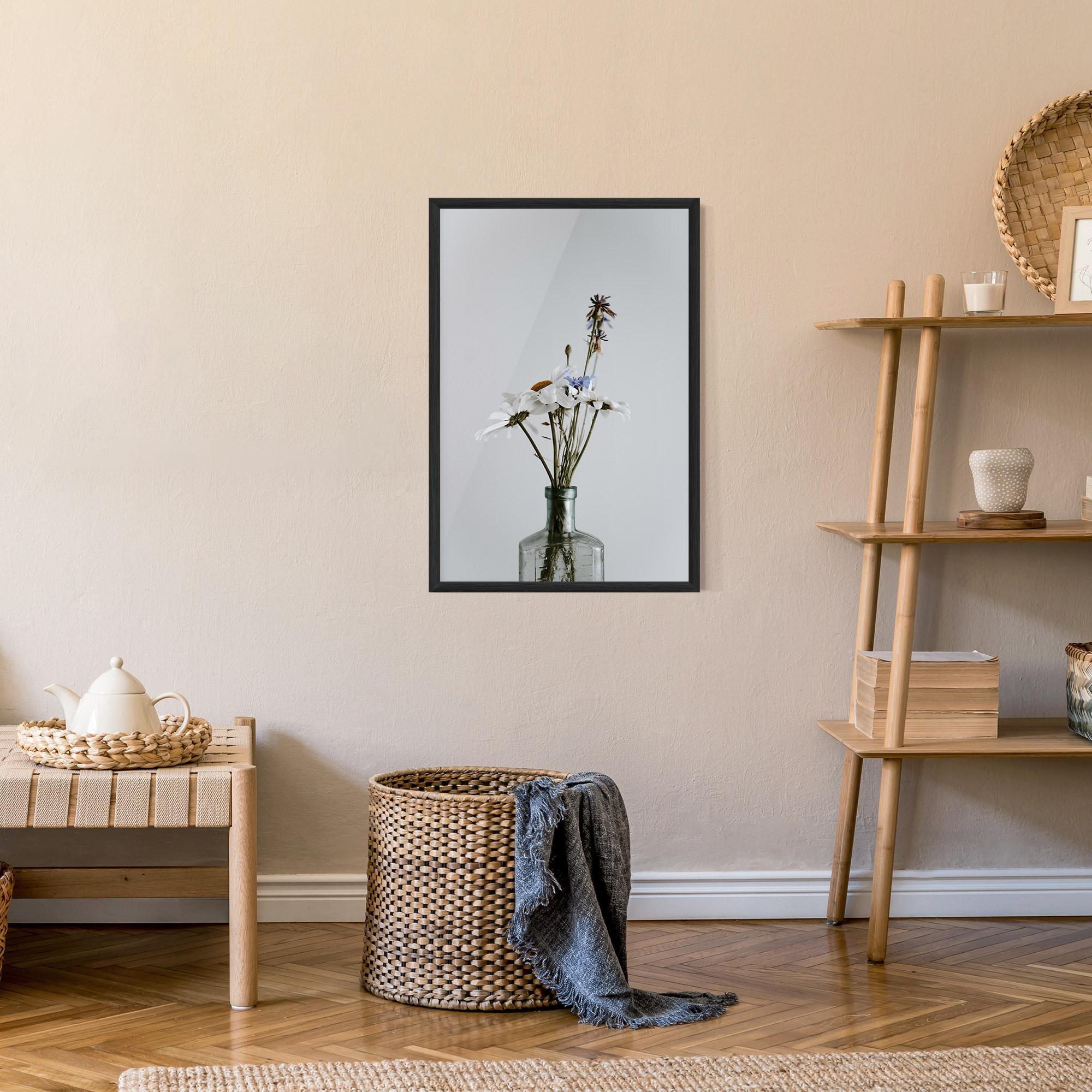 Рамкиран постер White Flower Vase mockup 9