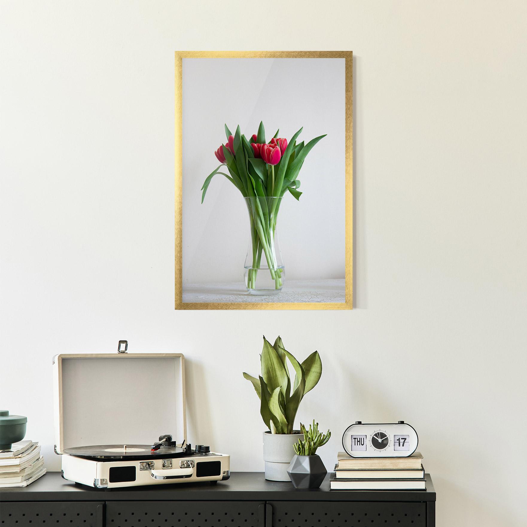 Рамкиран постер Pretty Tulips Vase mockup 2