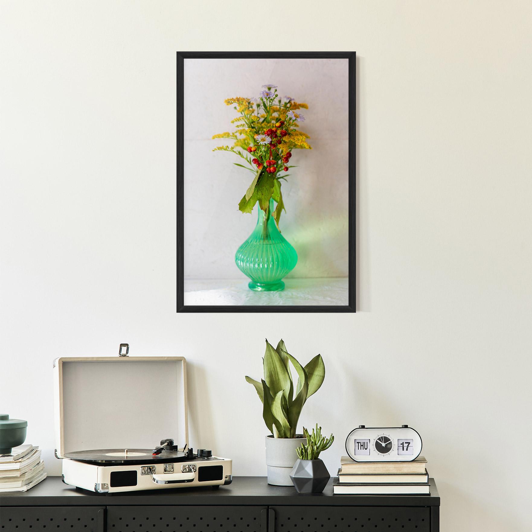 Рамкиран постер Green Pretty Vase mockup 2