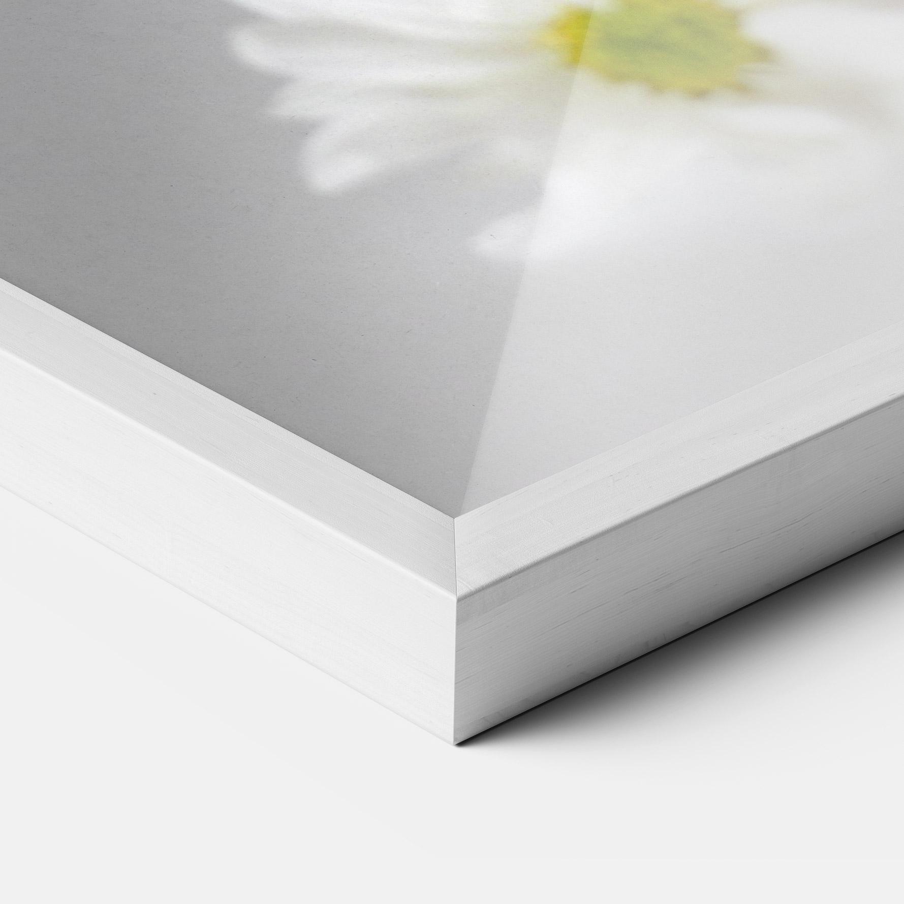 Рамкиран постер Transparent Vase mockup 3