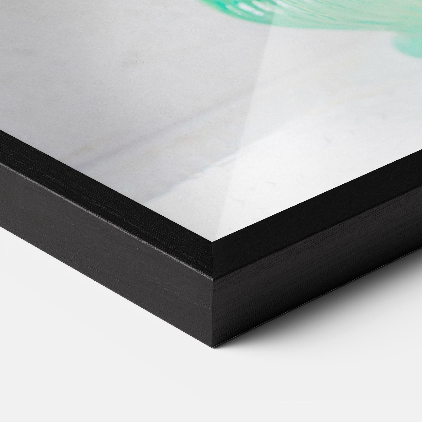 Рамкиран постер Green Pretty Vase mockup 3