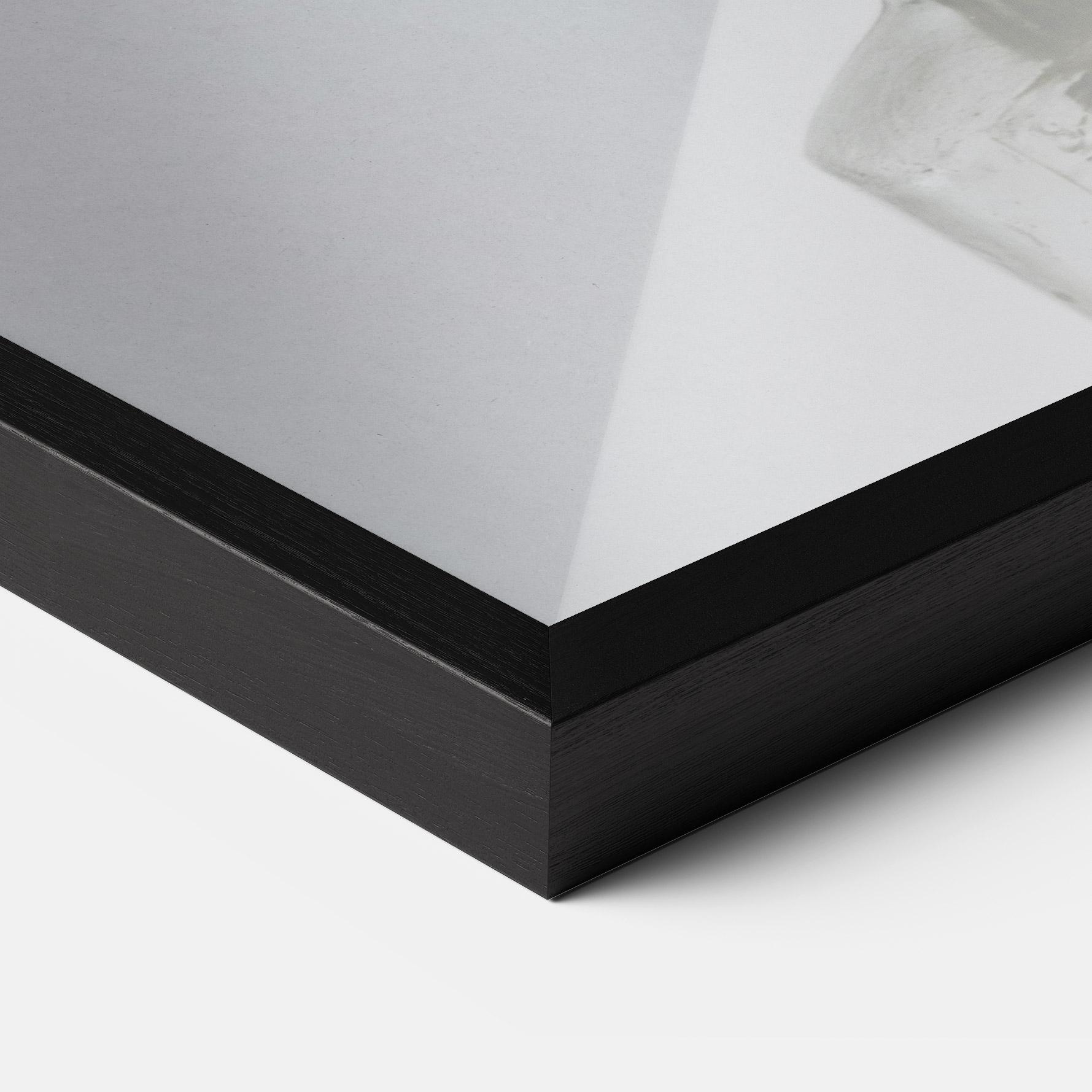 Рамкиран постер White Flower Vase mockup 3