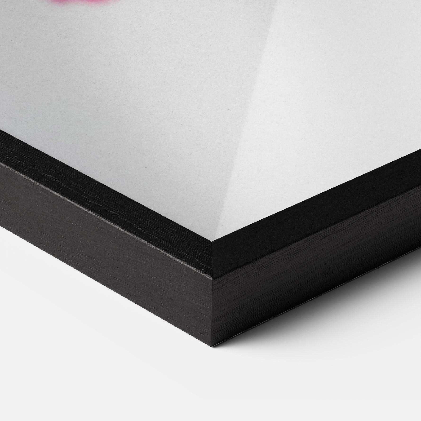 Рамкиран постер White Vase Pink mockup 3