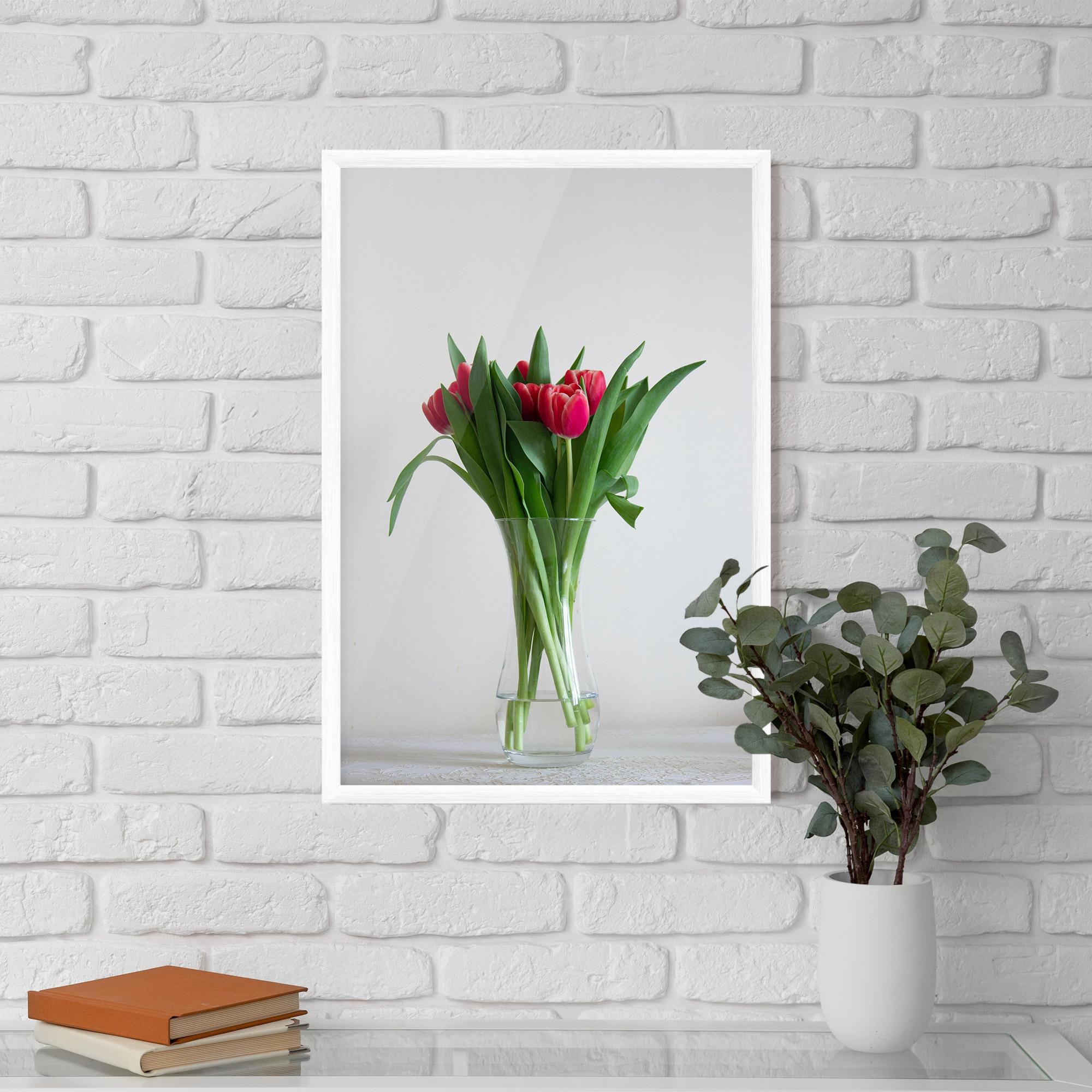 Рамкиран постер Pretty Tulips Vase mockup 5