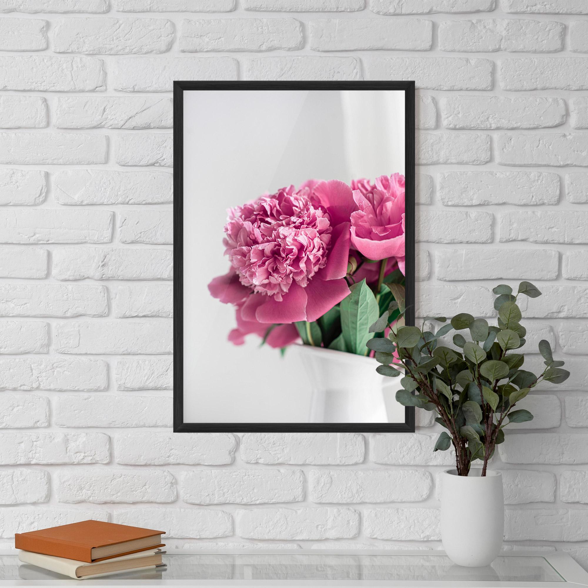 Рамкиран постер White Vase Pink mockup 5