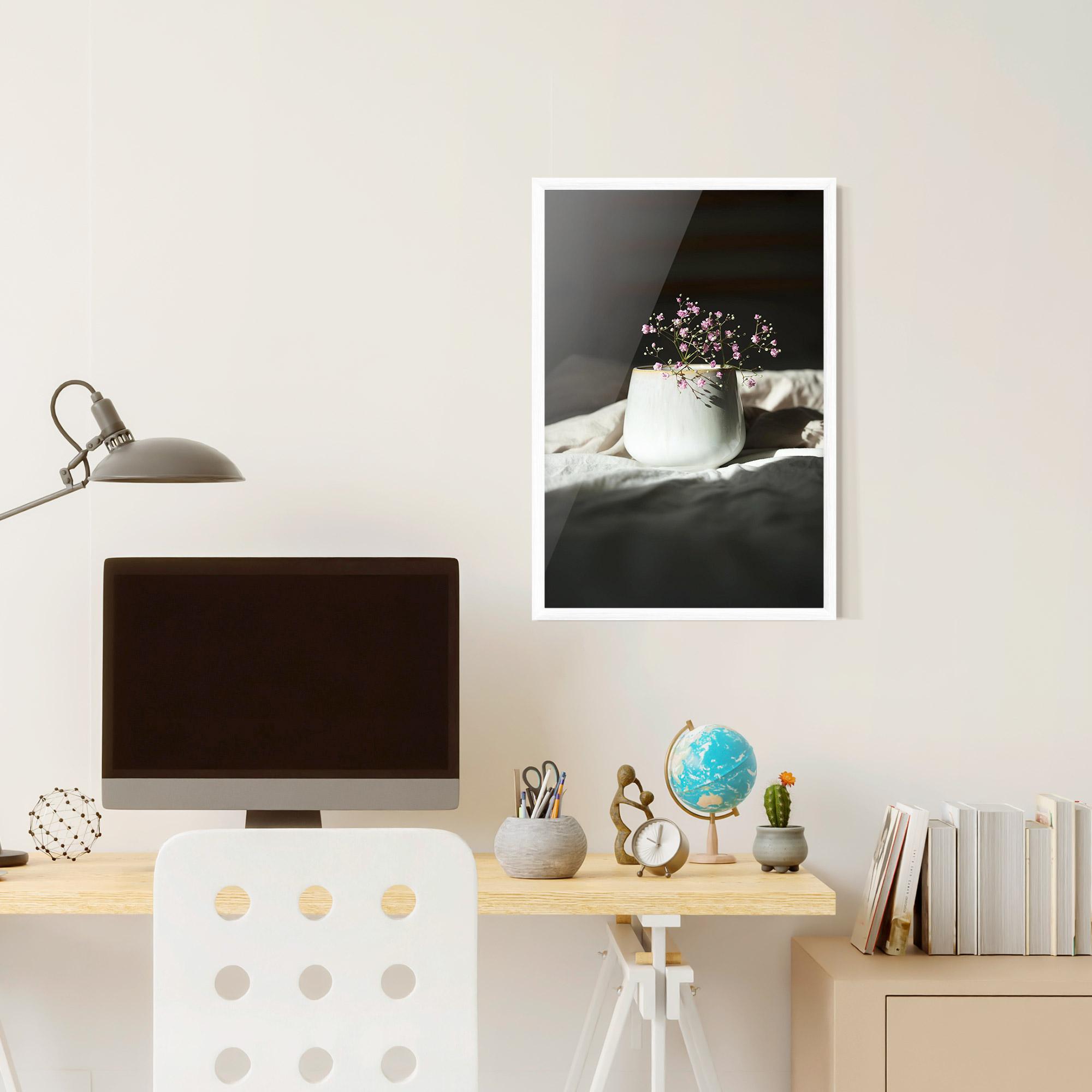 Рамкиран постер Tiny Purple Pant Vase mockup 6