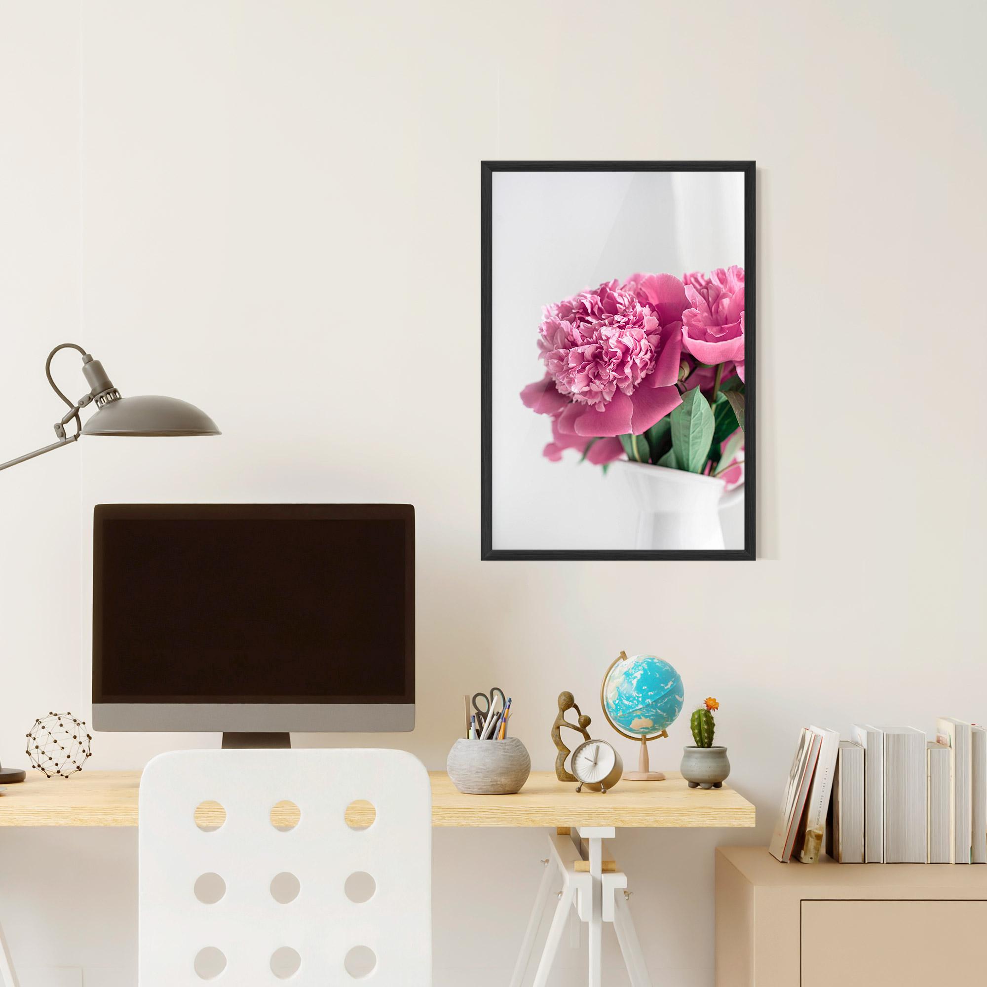 Рамкиран постер White Vase Pink mockup 6