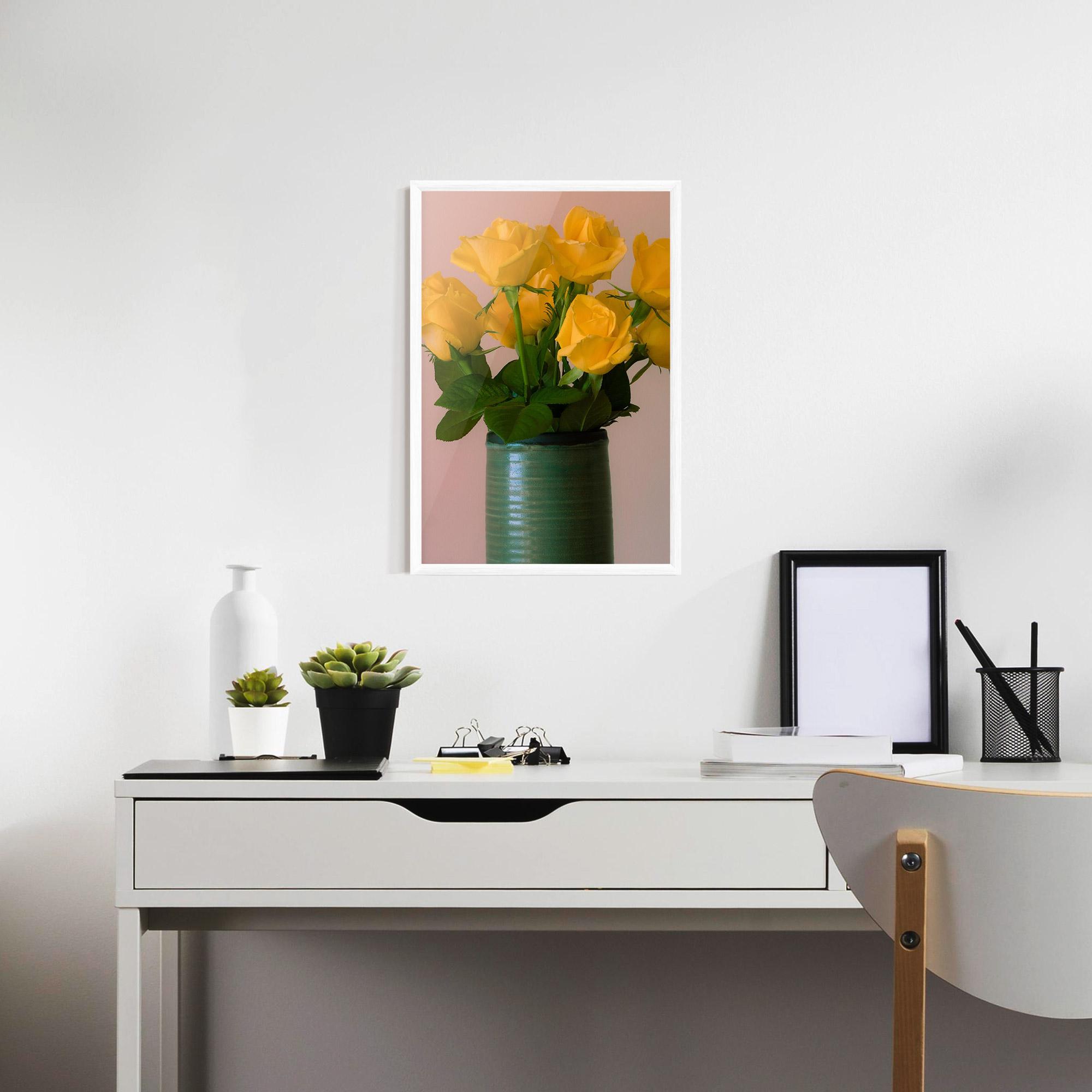 Рамкиран постер Yellow Roses Vase mockup 7